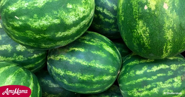 How to easily slice a large watermelon into 12 perfect slices in just seconds