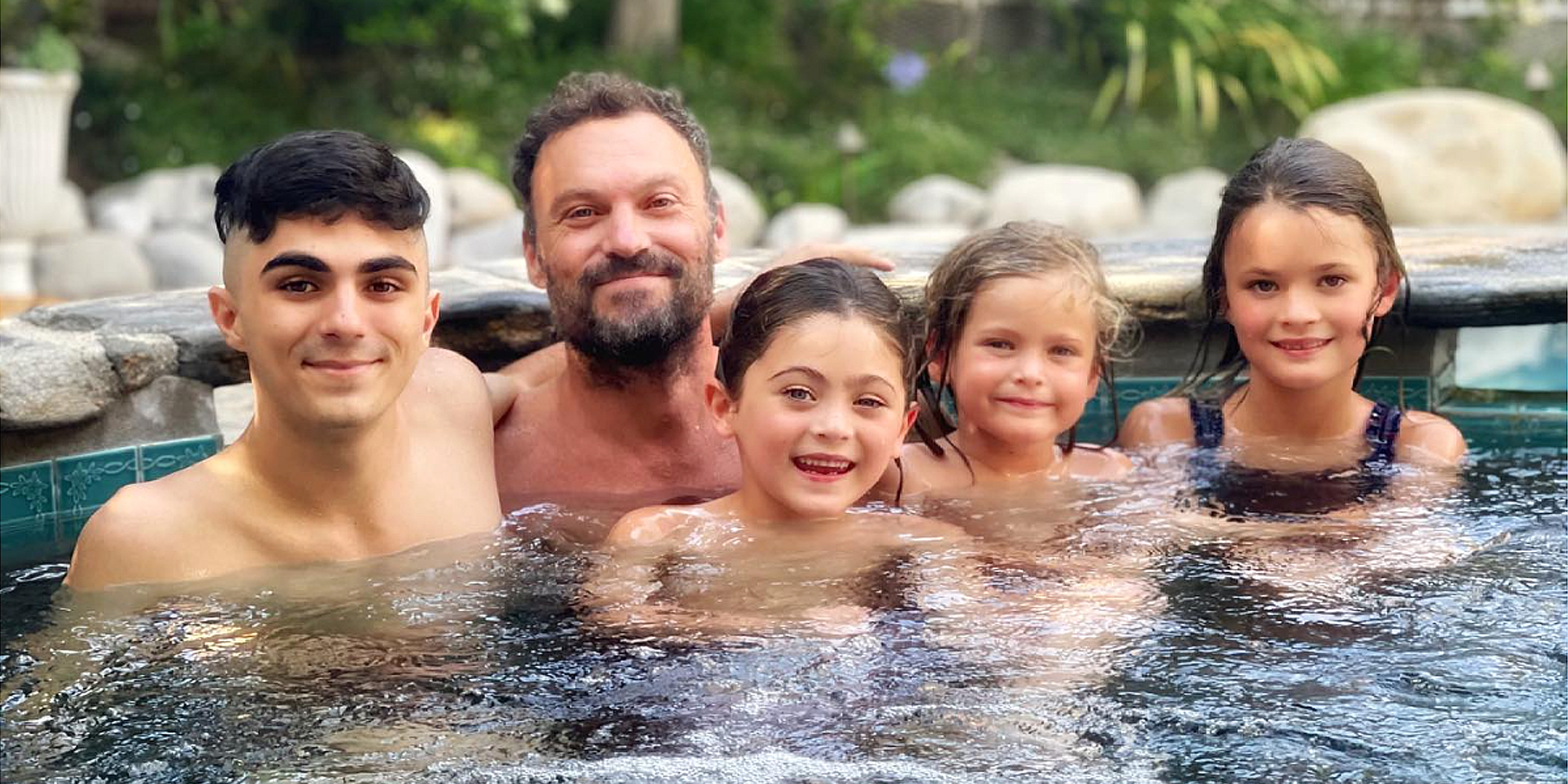 Brian Austin Green with four of his children | Source: instagram.com/brianaustingreen