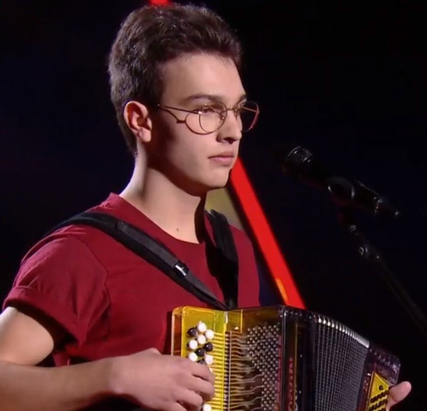 Pierre durant les auditions à l'aveugle. l Source : TF1 Replay Pierre durant les auditions à l'aveugle. l Source : TF1 Replay