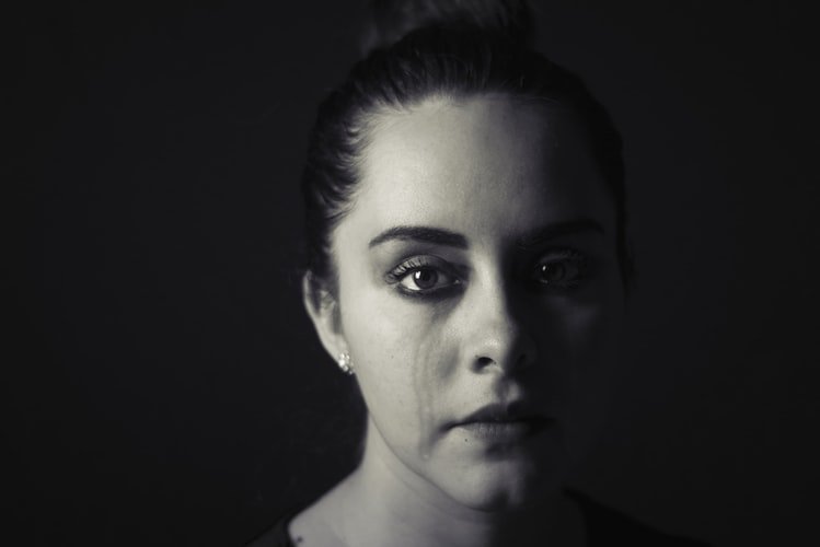 Une femme qui pleure. | Photo : Getty Images Une femme qui pleure. | Photo : Getty Images