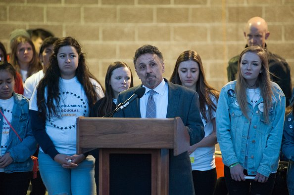 Frank DeAngelis speaks during the Vote For Our Lives rally and vigil at Columbine High School on April 19, 2018 in Littleton, Colorado. | Photo: Getty Images