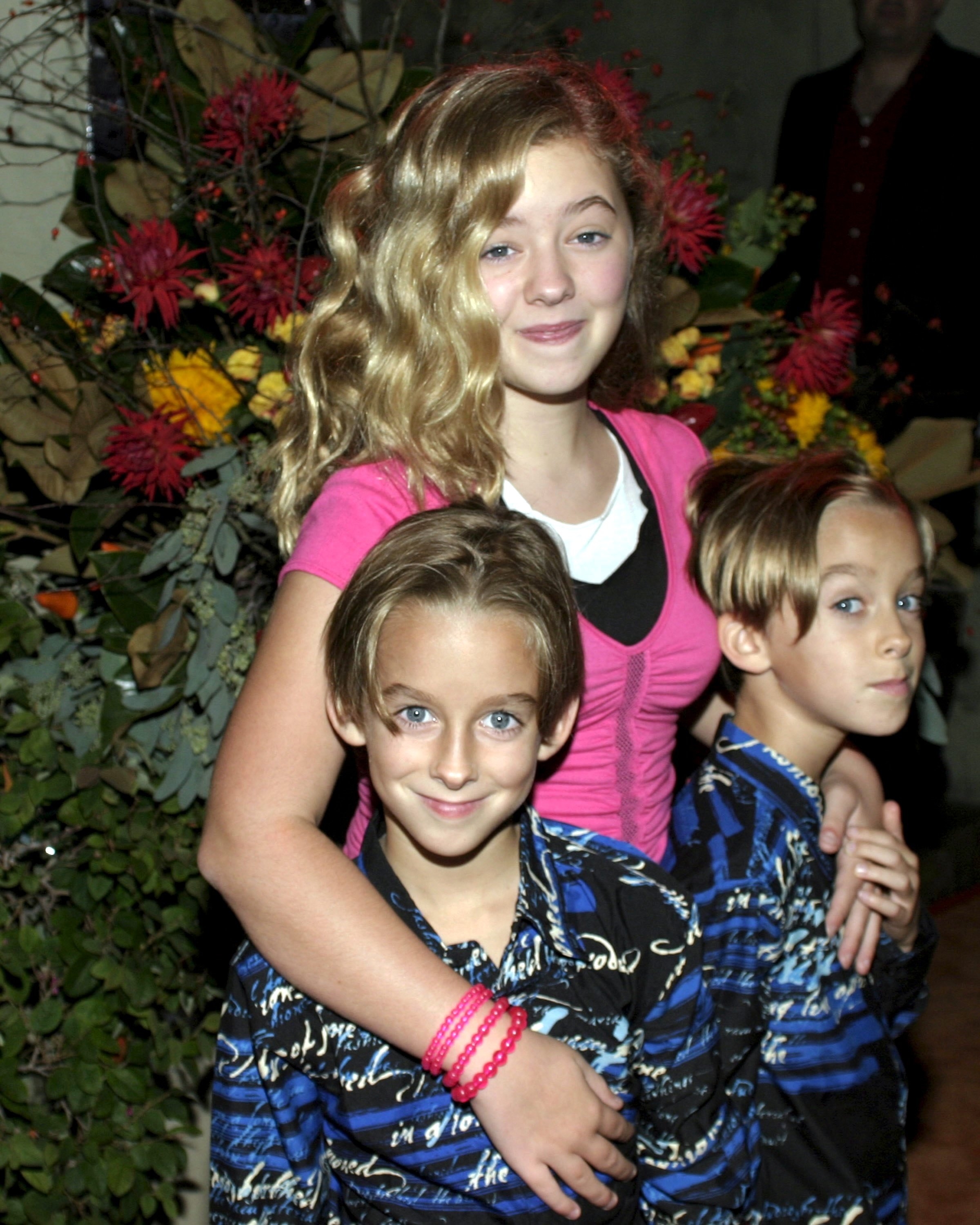 Madylin Sweeten with brothers Sawyer and Sullivan arrive to the 'Everybody Loves Raymond' 200th Episode Celebration at Spago. | Source: Getty Images