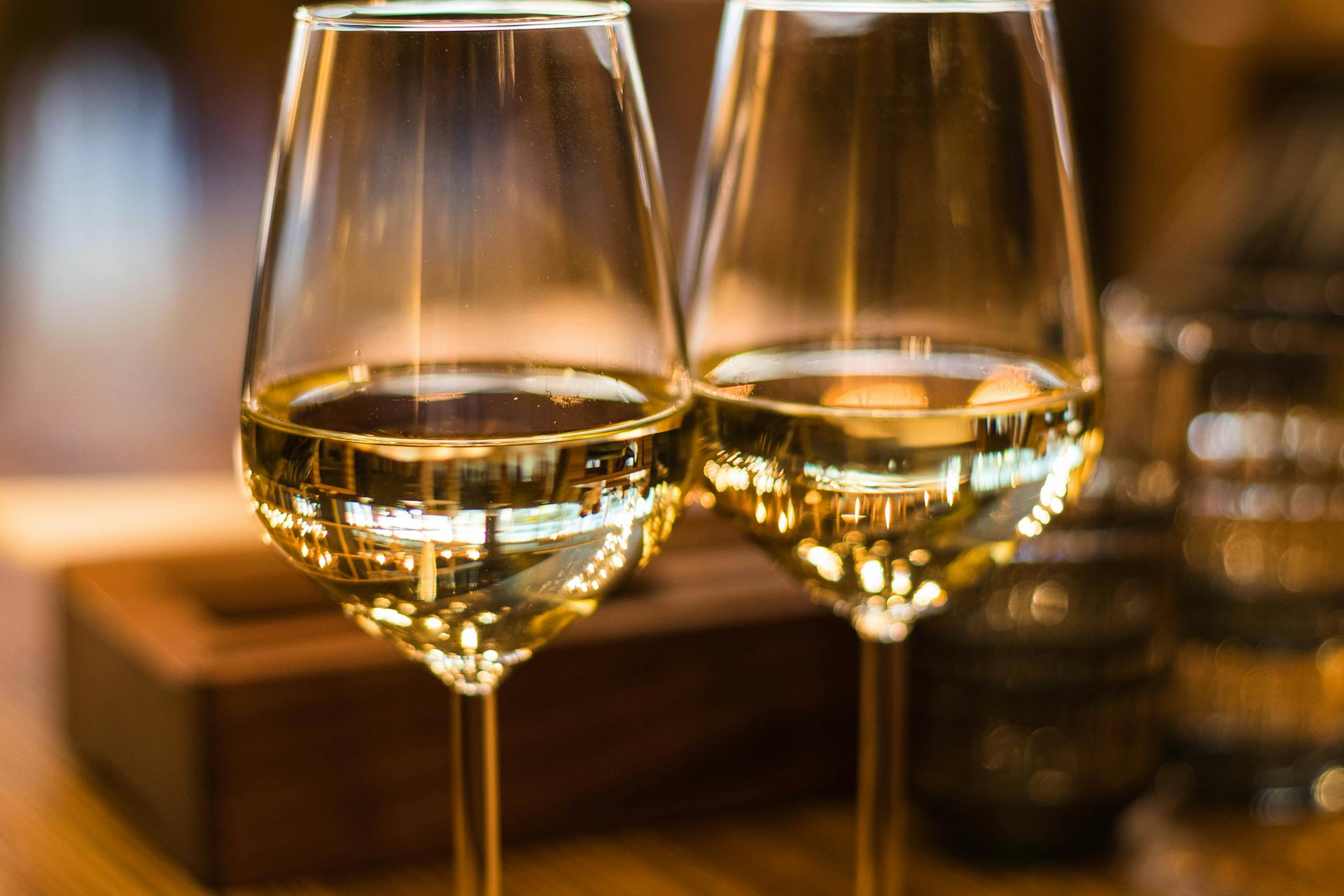 Two glasses of wine | Source: Pexels