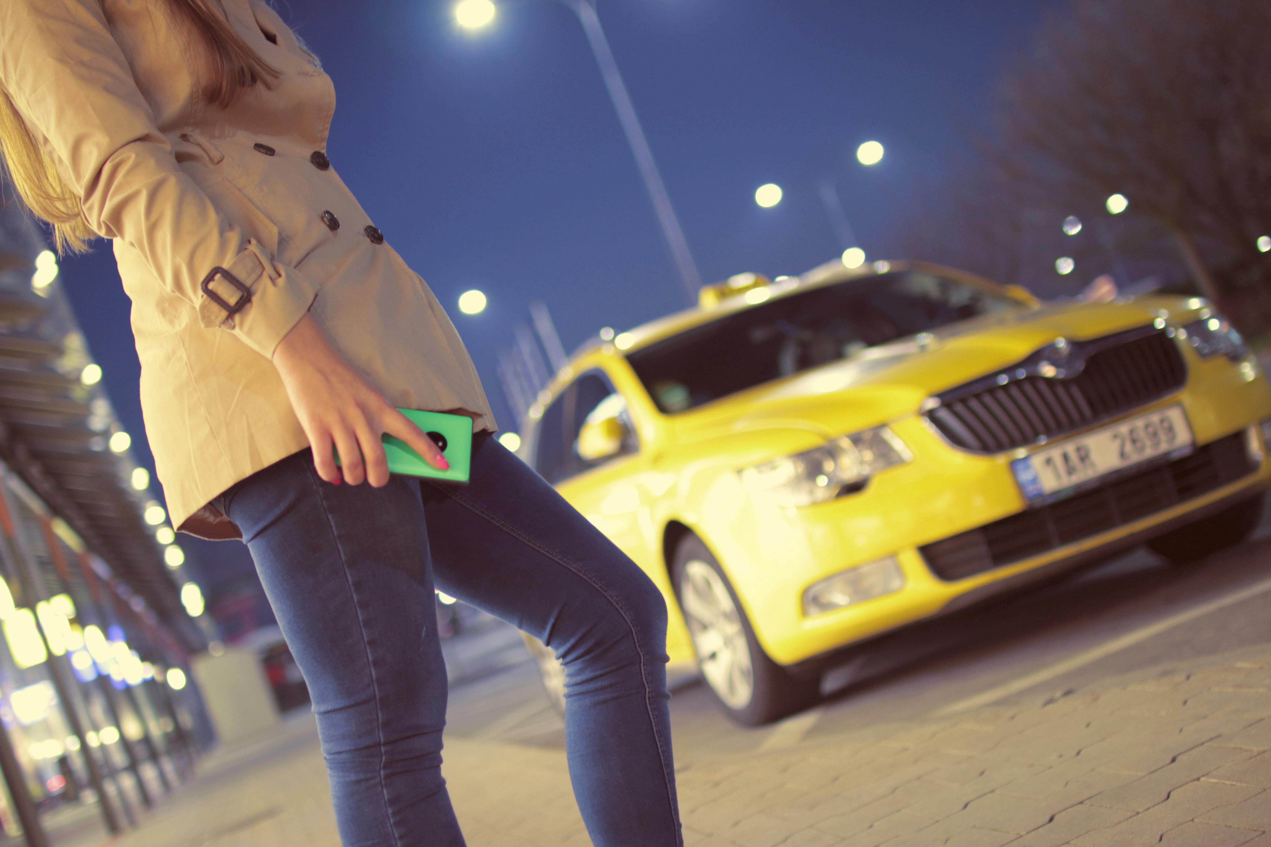 Olivia hailing a cab, ready to move on | Source: Pexels