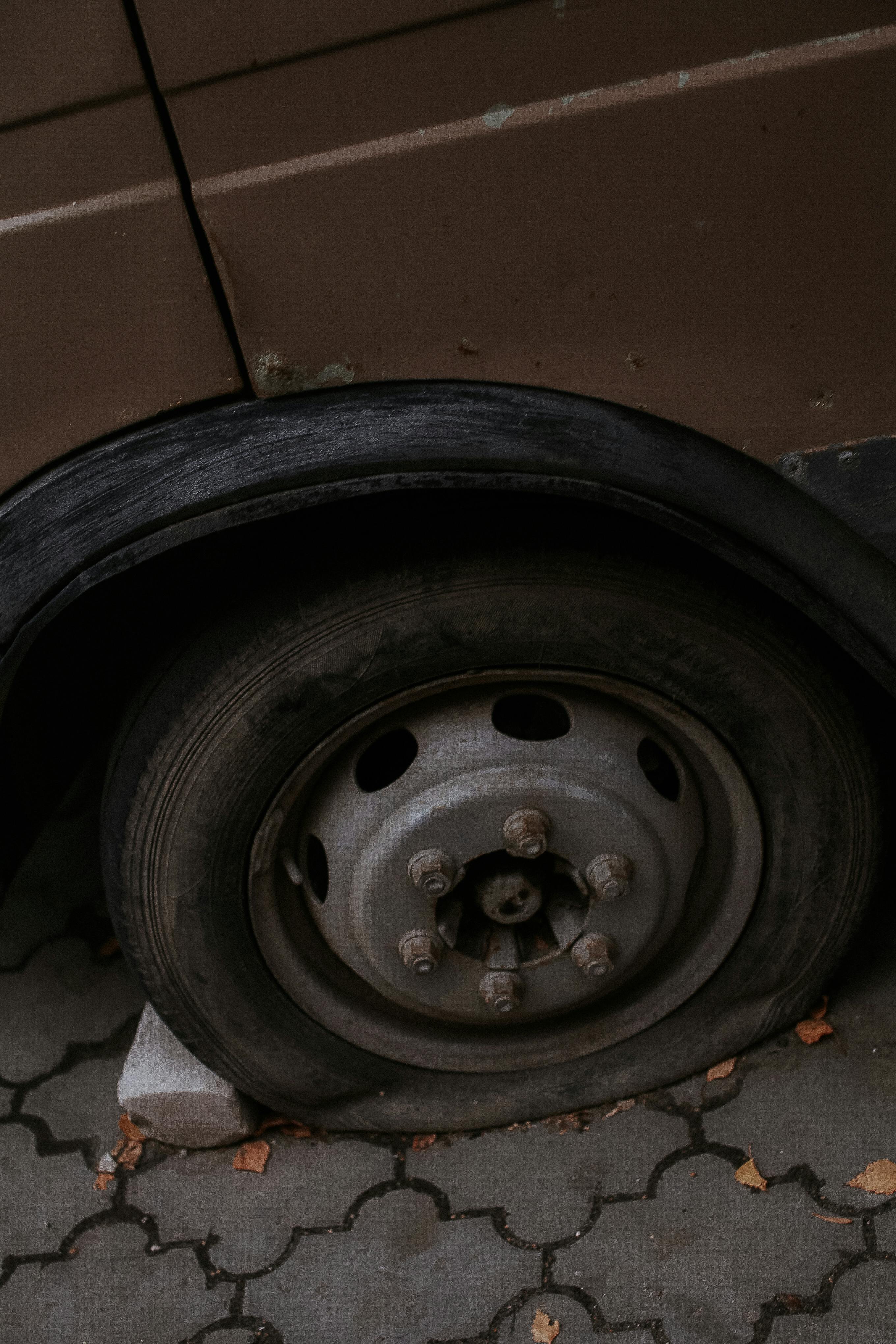 A flat tire | Source: Pexels