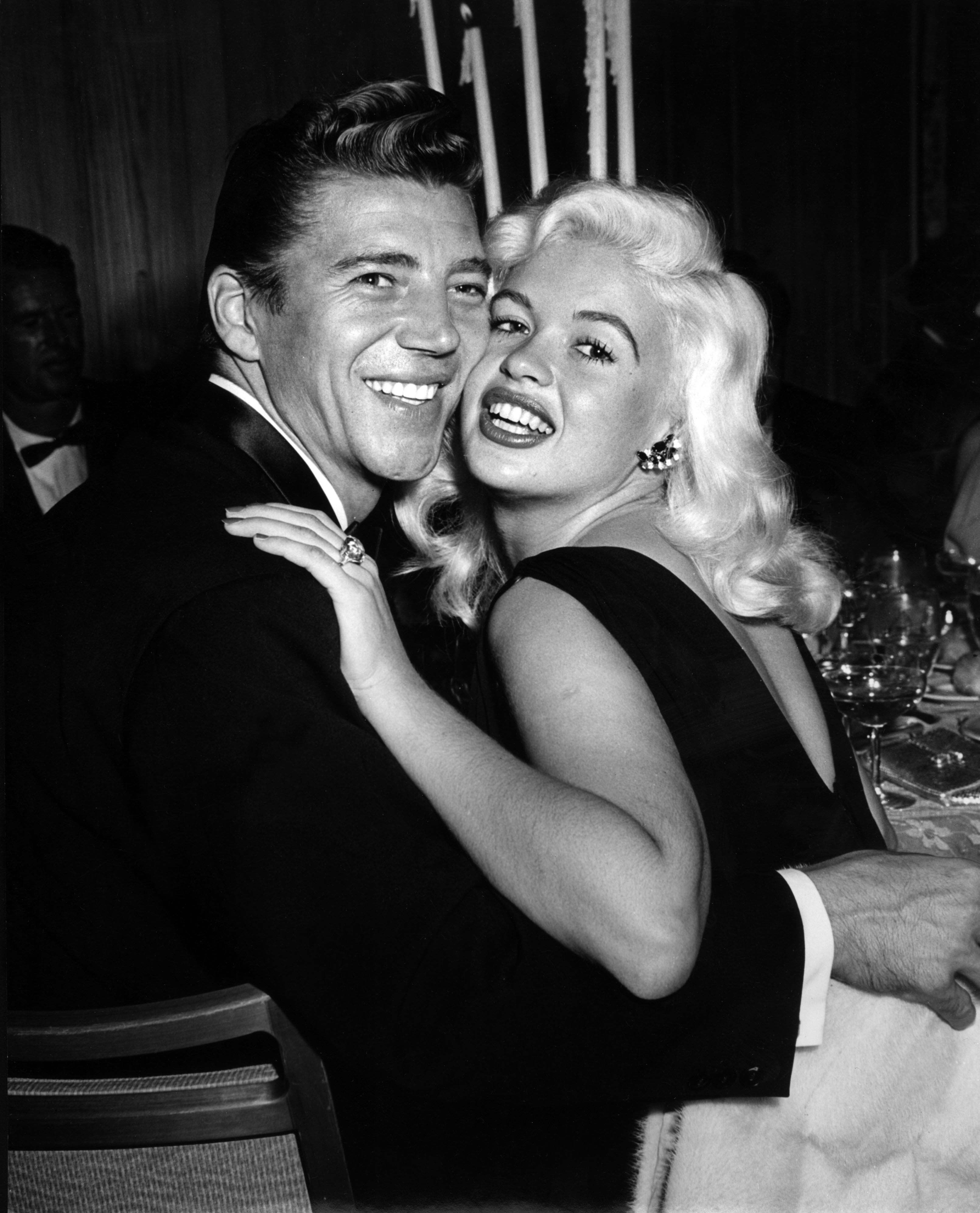 Jayne Mansfield and her husband Mickey Hargitay, March 1, 1959 | Photo: GettyImages