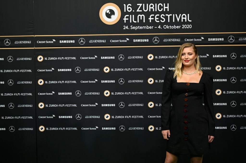 Luna Schweiger besucht die Premiere von "Gott, du kannst ein Arsch sein" während des 16. Zürcher Filmfestival (Foto von Valeriano Di Domenico) I Quelle: Getty Images für ZFF