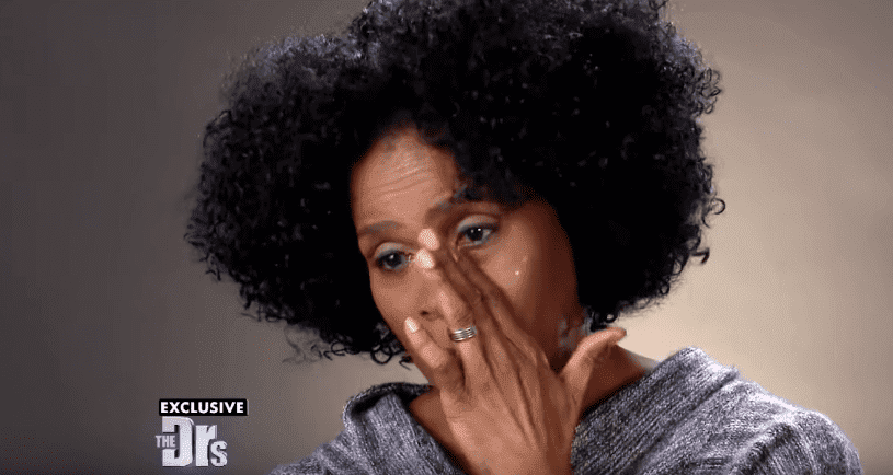 Janet Hubert crying while talking to "The Doctors" about her health problem | Photo: YouTube/The Doctors