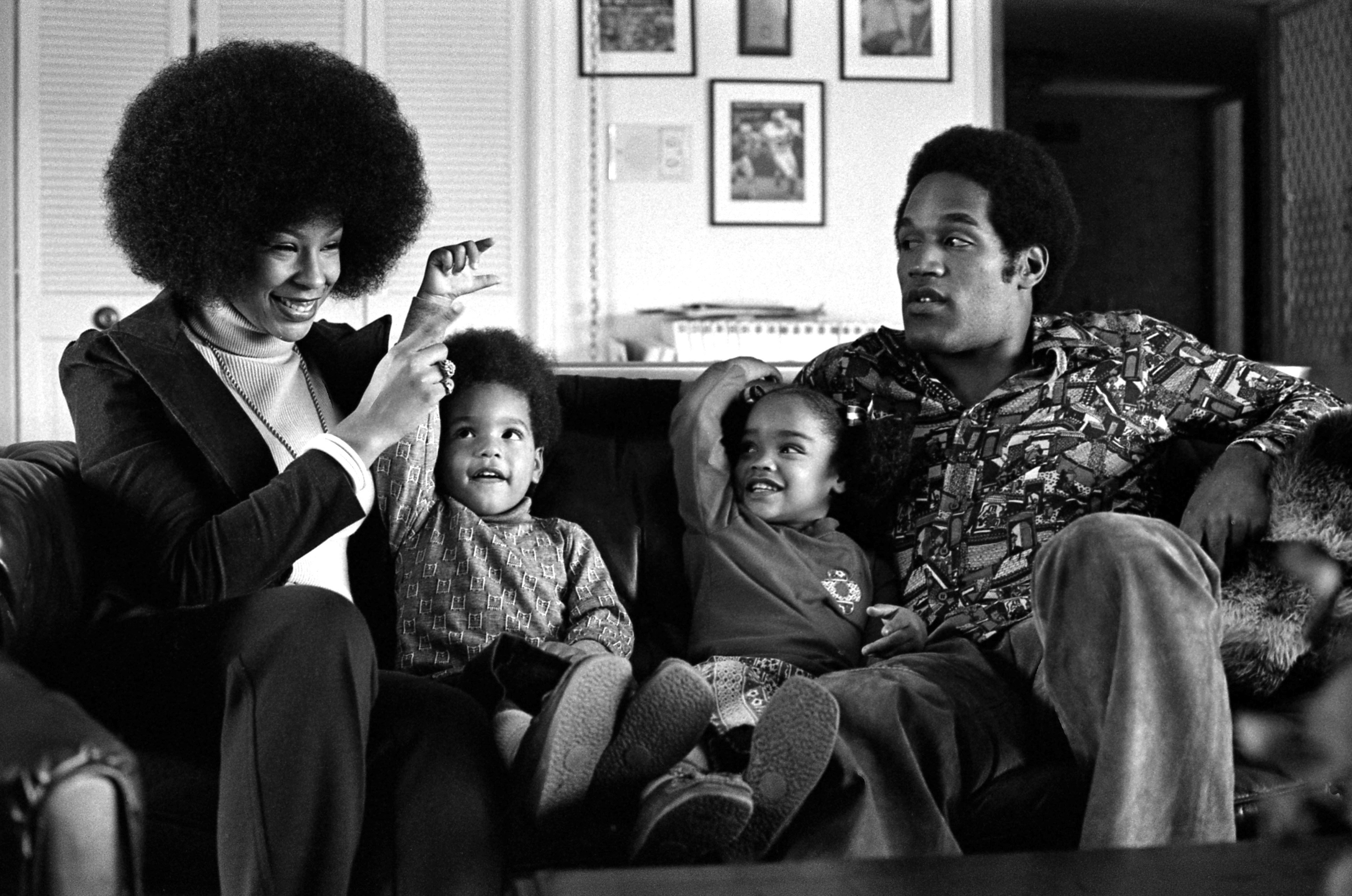 O.J. Simspson sits with his ex-wife Marguerite Whitley and children, Arnelle and Jason, during a portrait session on January 8, 1973, in Los Angeles | Source: Getty Images