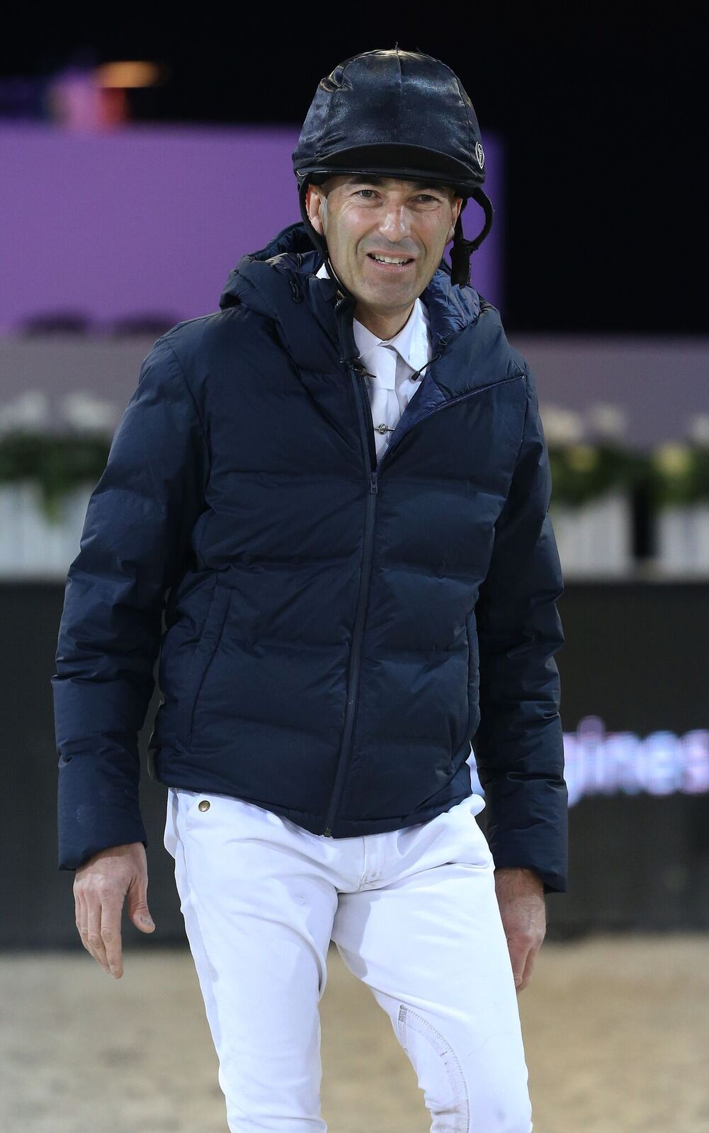 Nicolas Canteloup dans un blouson noir | Photo : Getty Images