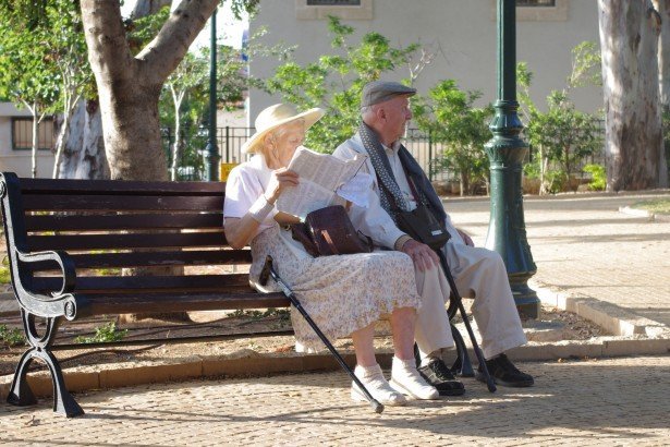 Los ancianos son los más vulnerables a la estafa-Imagen tomada de Public Domain Picture Los ancianos son los más vulnerables a la estafa-Imagen tomada de Public Domain Picture
