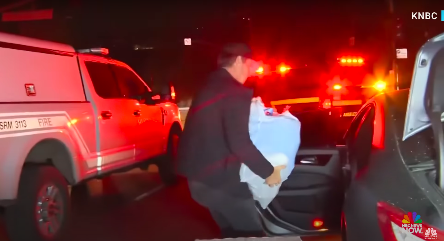 Dennis Quaid packing belongings into his car. | Source: YouTube/NBC News