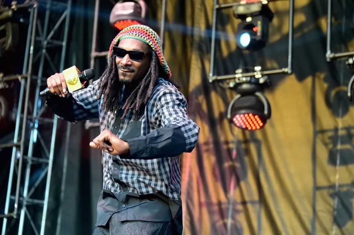 Snoop Dogg performing onstage in Dover, Delaware on June 21, 2015. | Photo: Getty Images