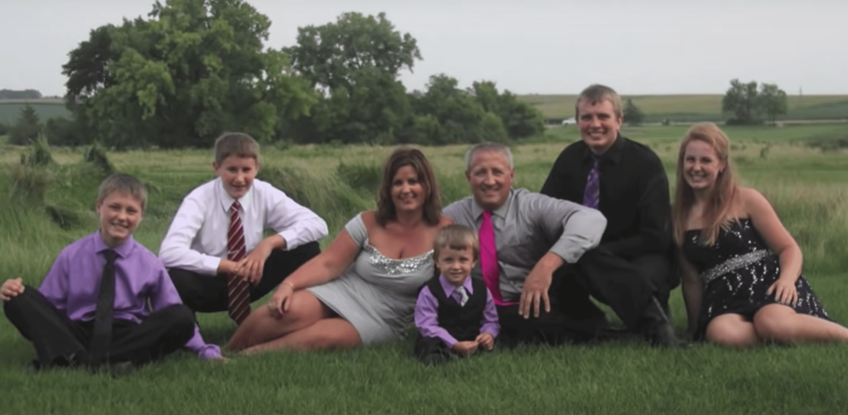 David Schmitz with his blended family. | Source: youtube.com/star1025