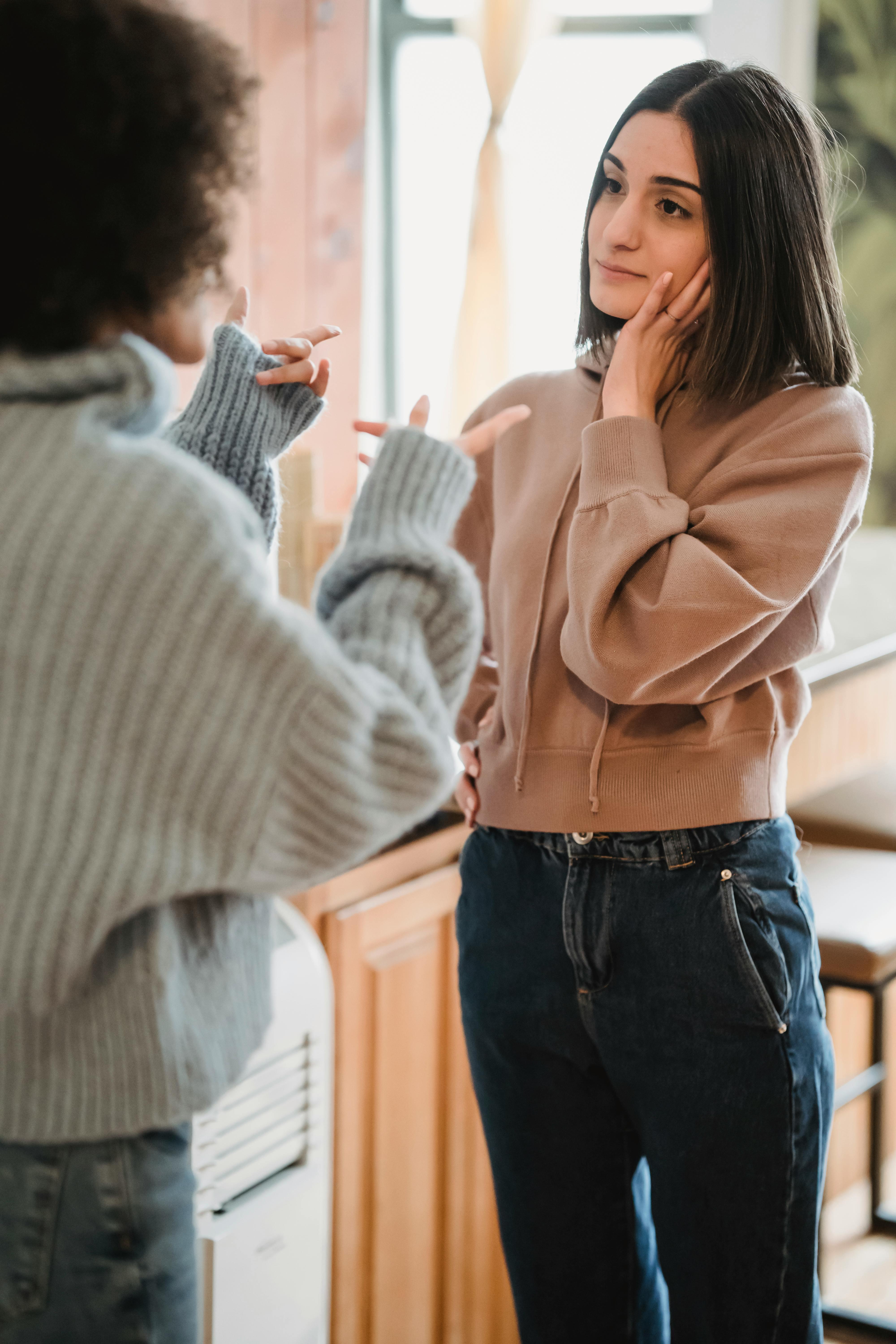 Two women arguing | Source: Pexels