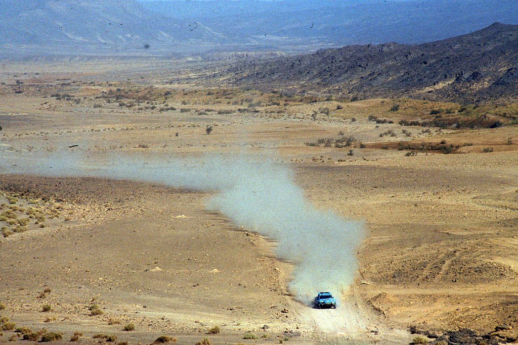 Une photo prise durant le Paris-Dakar de 1984. l Source : Getty Images Une photo prise durant le Paris-Dakar de 1984. l Source : Getty Images