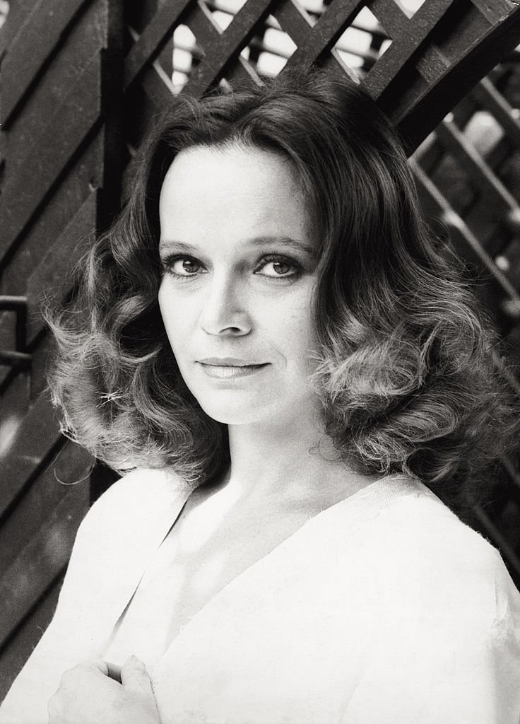 Portrait de l'actrice italienne Laura Antonelli sur la terrasse de sa maison. Rome, 1979. | Photo : Getty Images
