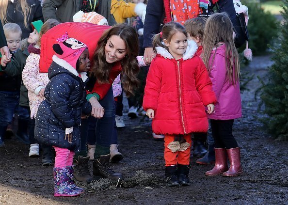 Duchesse de Cambridge rejoint les familles et les enfants qui sont soutenus par l'association caritative Family Action à Peterley Manor Farm le 04 décembre 2019 à Great Missenden, Angleterre | Photo: Getty Images