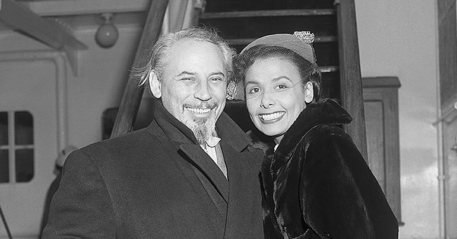 Lena Horne, well known nightclub singer, and her husband, Lennie Hayton sailing aboard the liner Ile De France, March 5 1952. | Photo: Getty Images