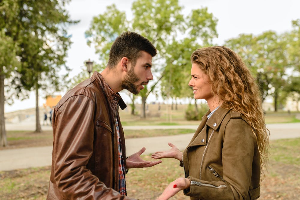 Woman and man fighting in a park. | Photo: Pexels