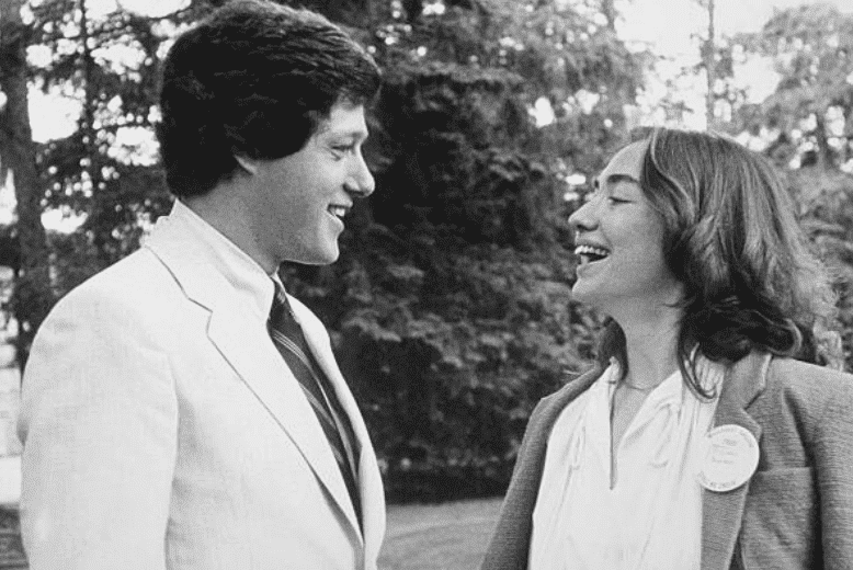 Hillary Clinton smiling at Bill Clinton, at Wellesley College, Massachusetts, on January 01, 1979 | Source: Wellesley College/Sygma via Getty Images)