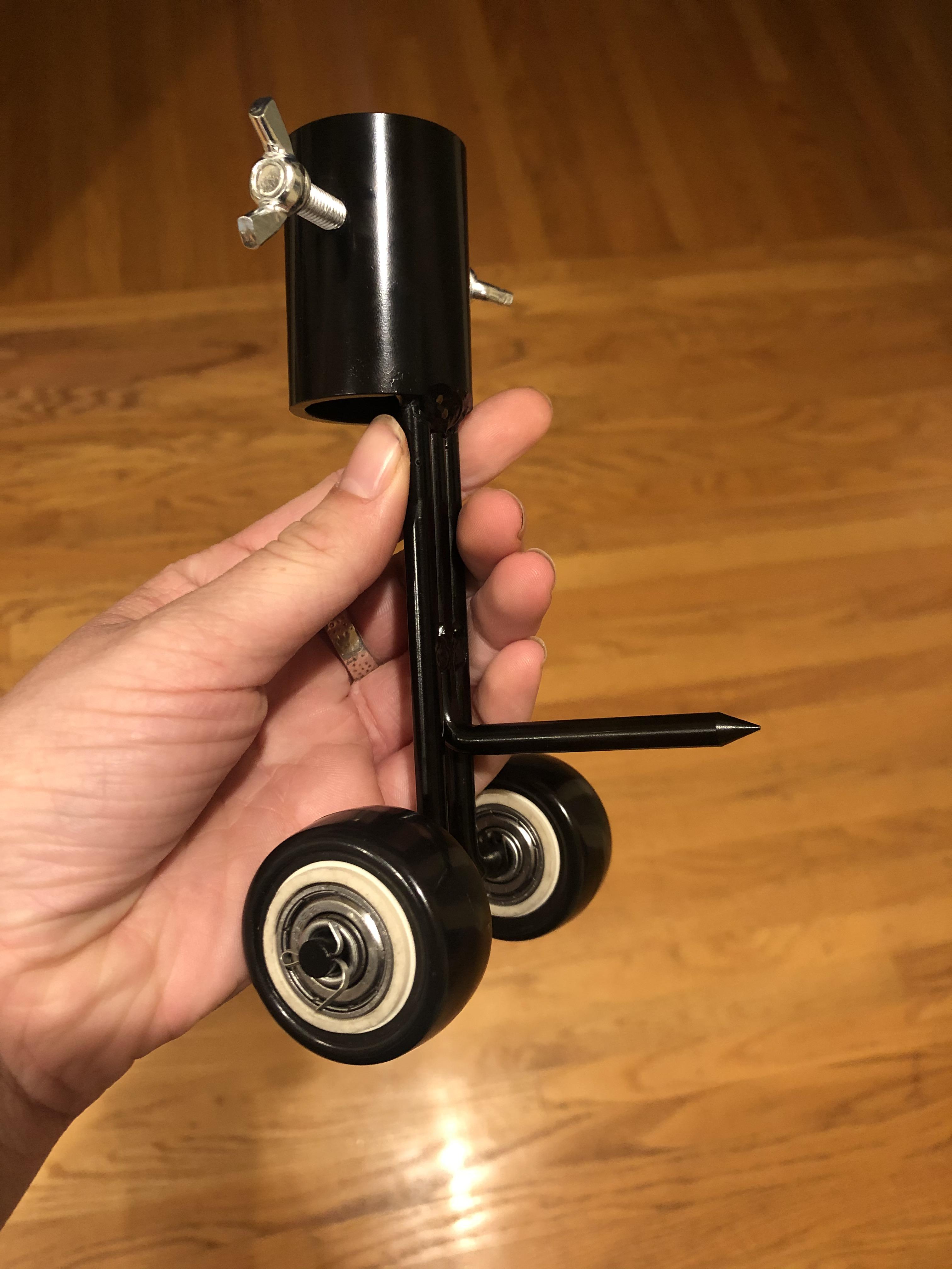 A Reddit user found this strange object in the mail and shared it on July 10, 2020 | Source: Reddit