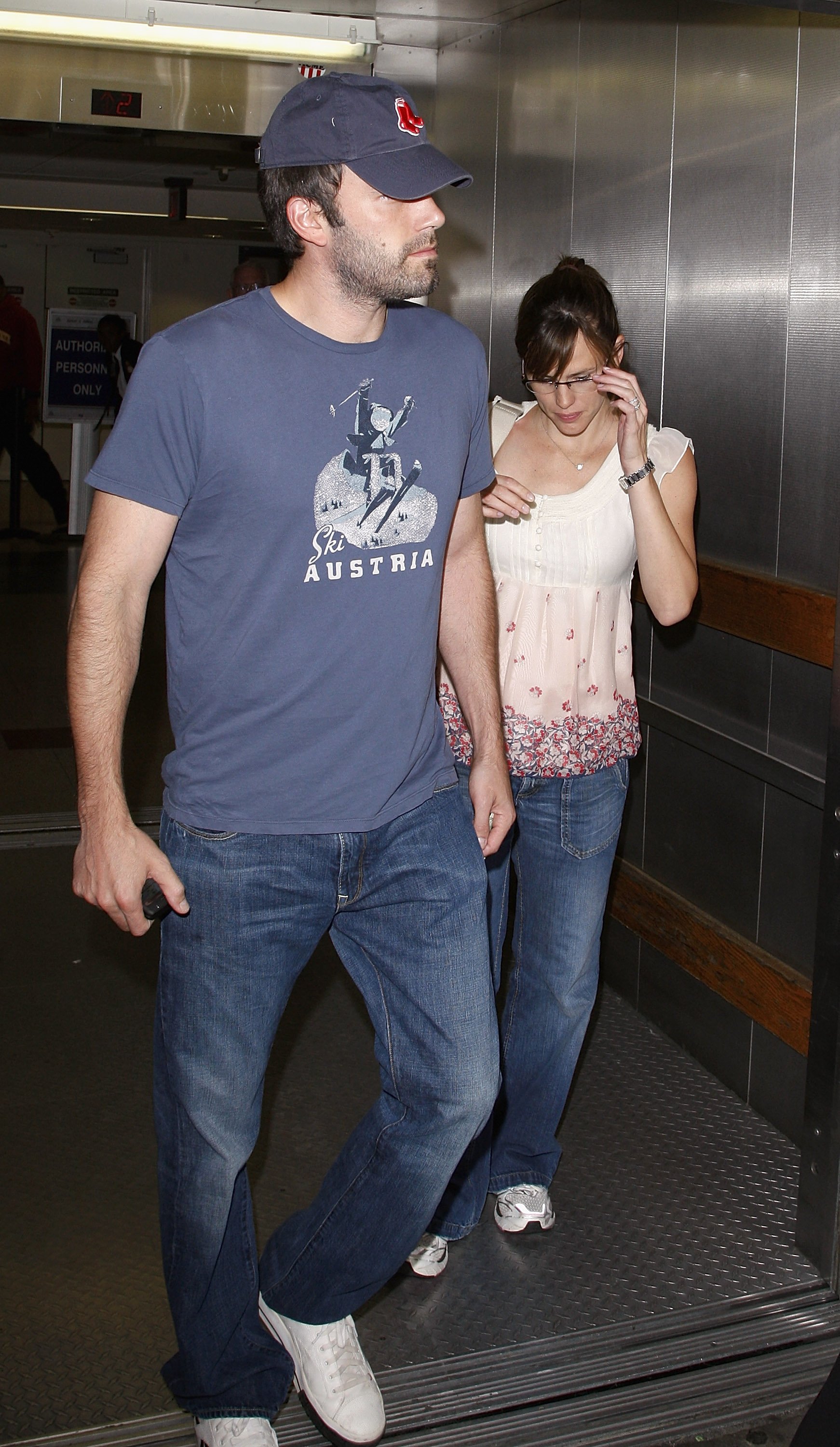 Ben Affleck and Jennifer Garner arriving at LAX airport on August 3, 2008 in Los Angeles, California | Source: Getty Images