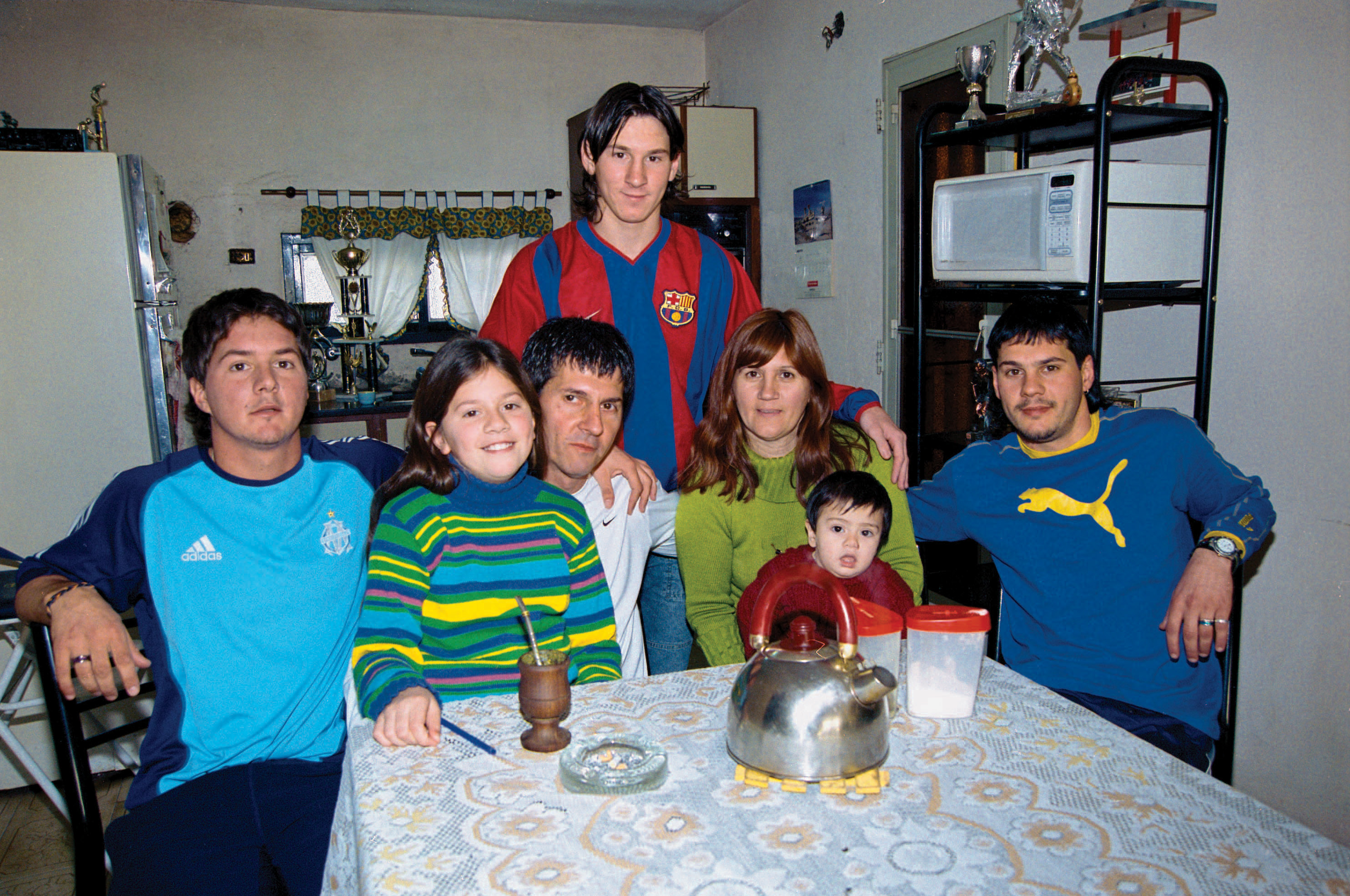 Lionel Messi with his brother Rodrigo, sister María Sol, father Jorge, mother Celia, nephew Tomás and brother Matías on October 12, 2003, in Rosario, Argentina. | Source: Getty Images