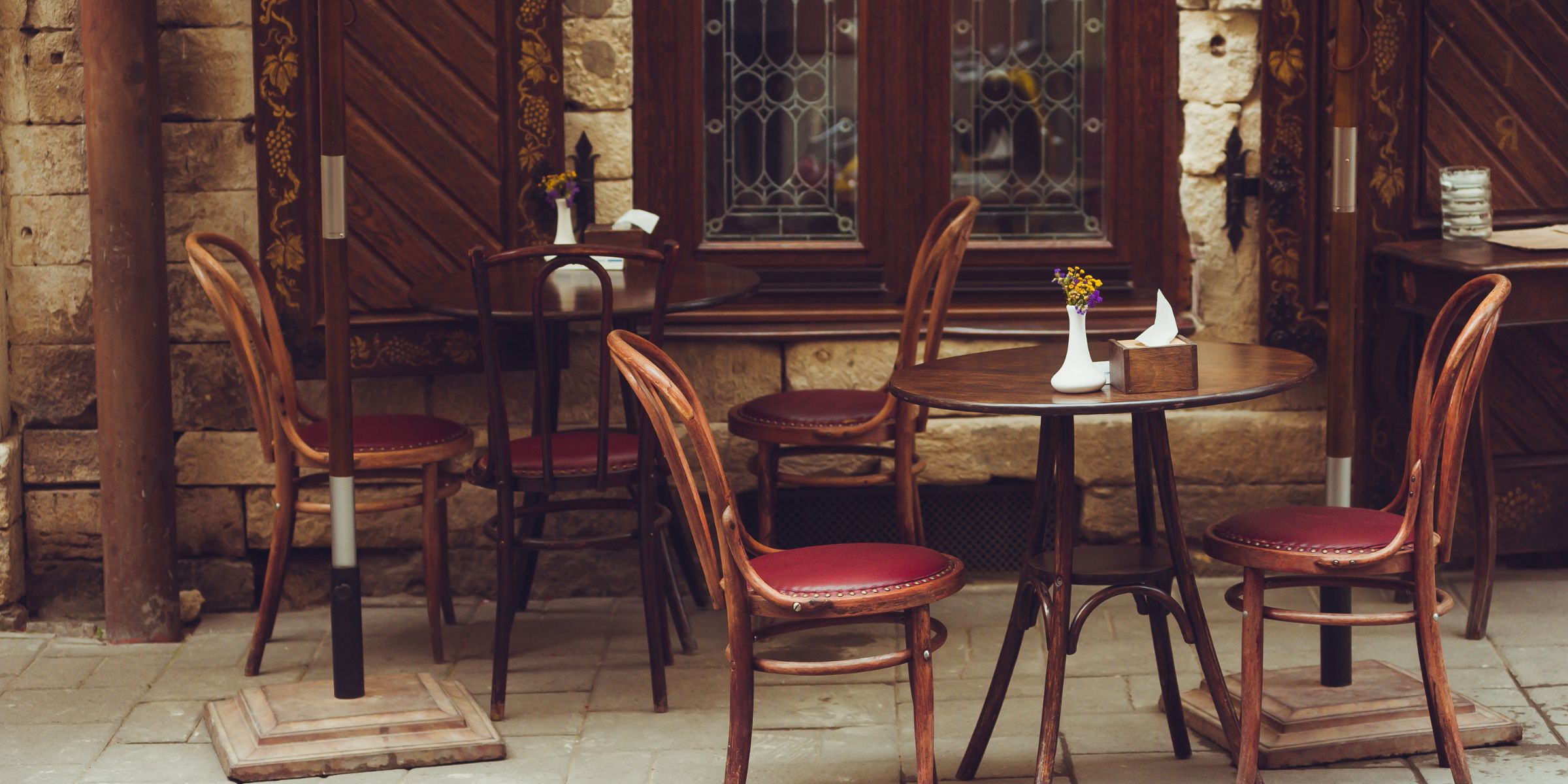 A cozy café in the center of an old town | Source: Shutterstock