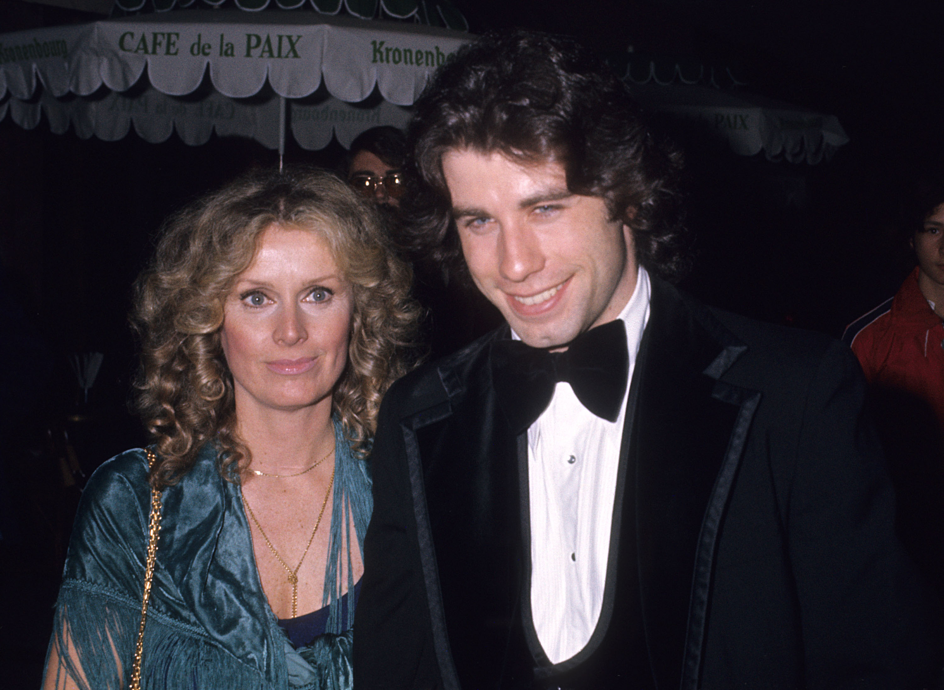 Diana Hyland and John Travolta at an event in Los Angeles, California on December 8, 1976 | Source: Getty Images