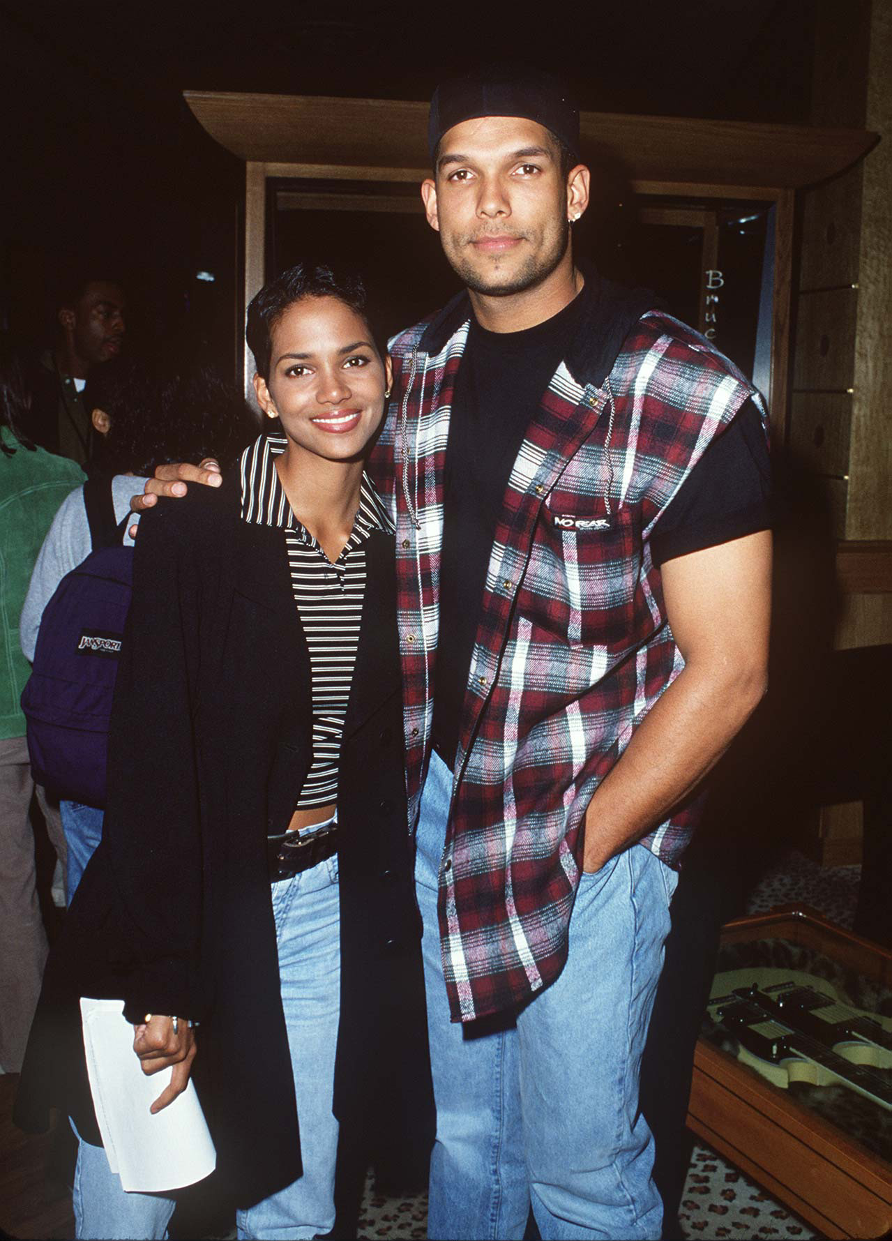 Halle Berry and David Justice are seen at the Hard Rock Hotel & Casino Las Vegas Grand Opening Party Hosted by Peter Morton on March 10, 1995. | Source: Getty Images