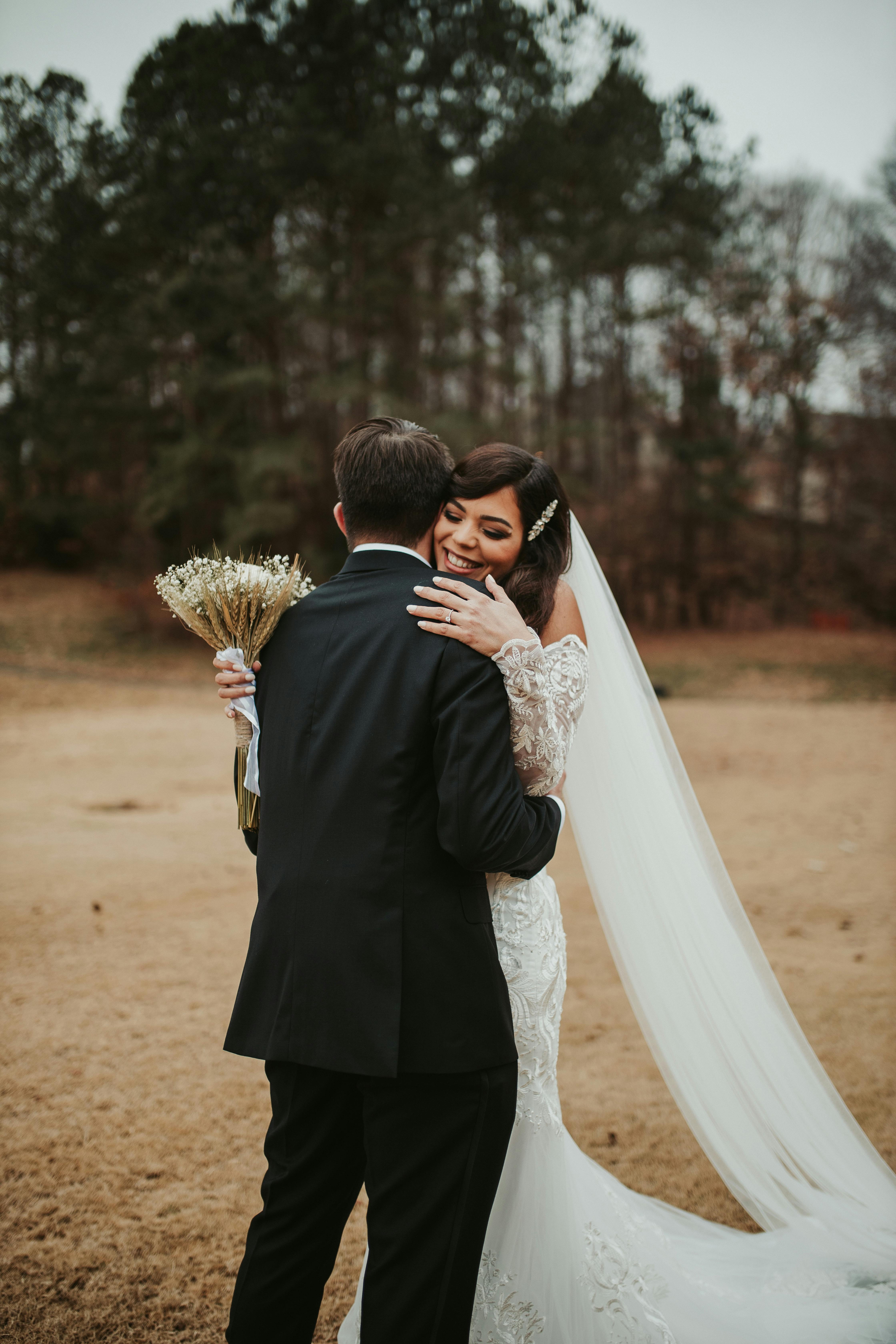 A newlywed couple embracing | Source: Pexels