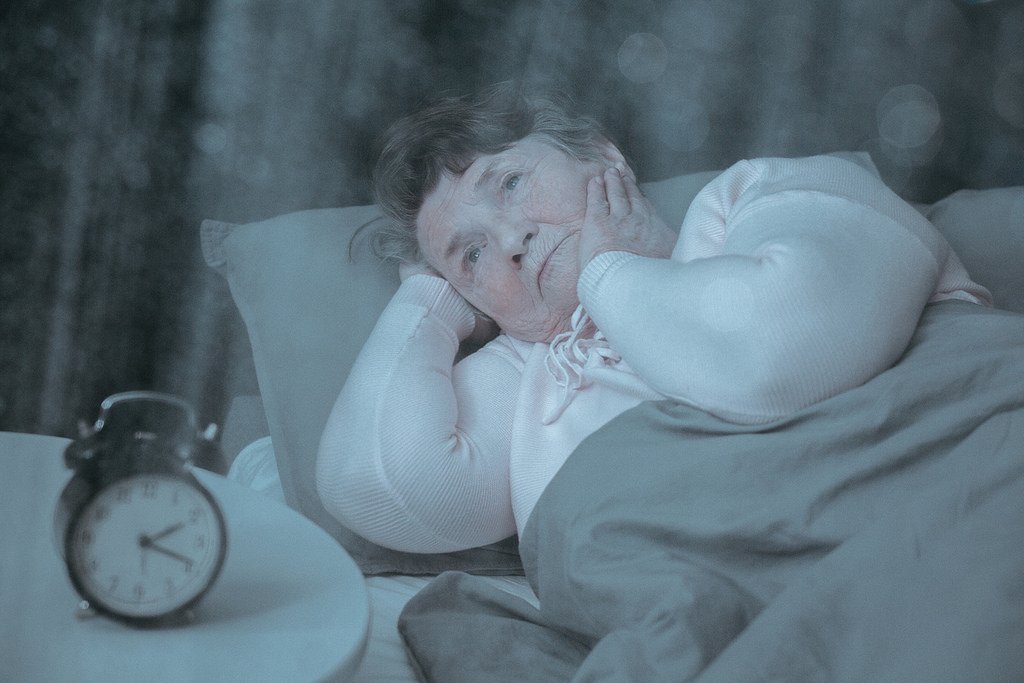 Une vieille dame dans un lit | Photo: Flickr Une vieille dame dans un lit | Photo: Flickr