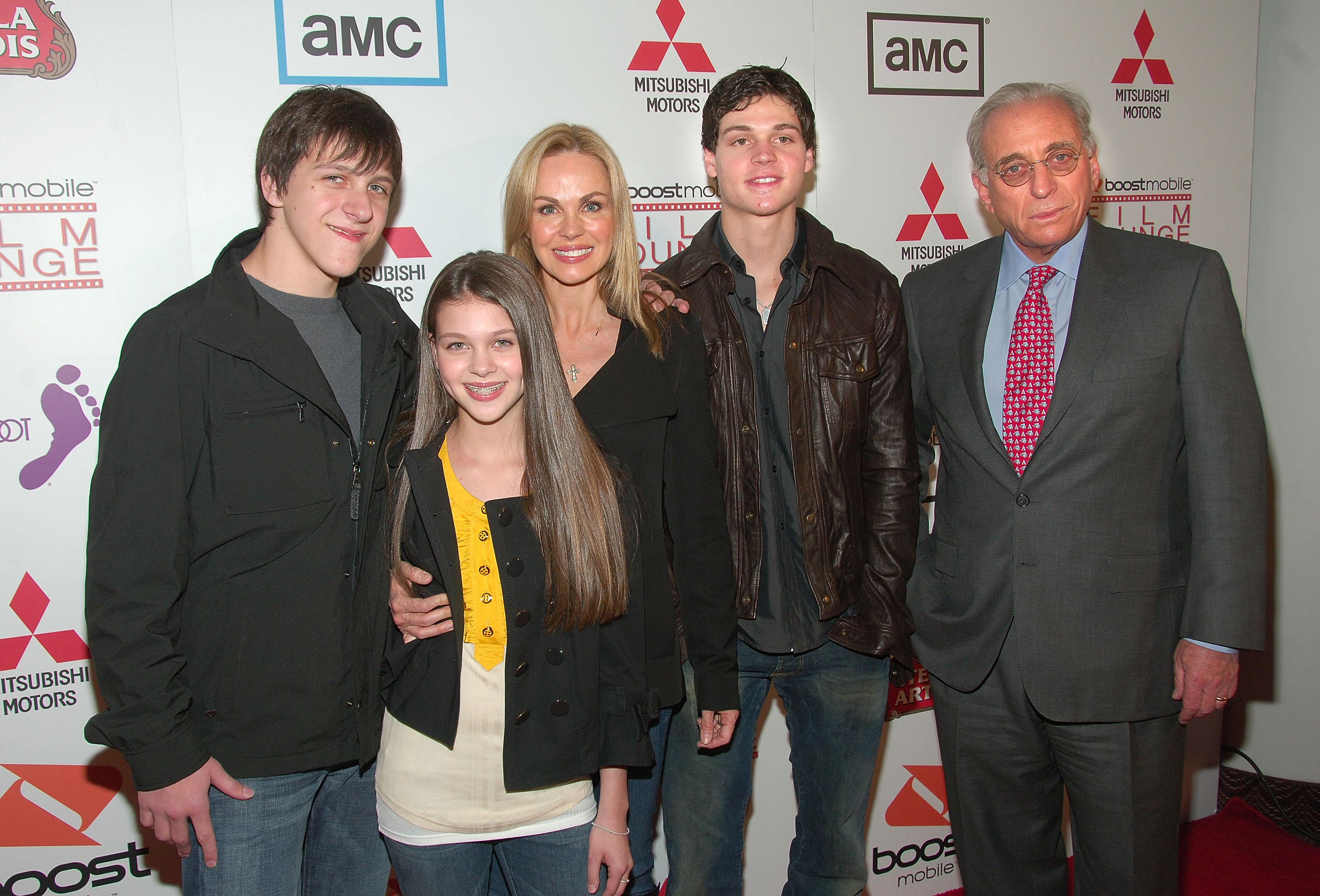 Nicola and Nelson Peltz with family at the premiere of "Harold" at the 62nd & Broadway Cinema in New York on April 30, 2008. | Source: Getty Images