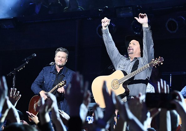 Blake Shelton and Garth Brooks at the 53rd Annual CMA Awards in November 2019. | Photo: Getty Images