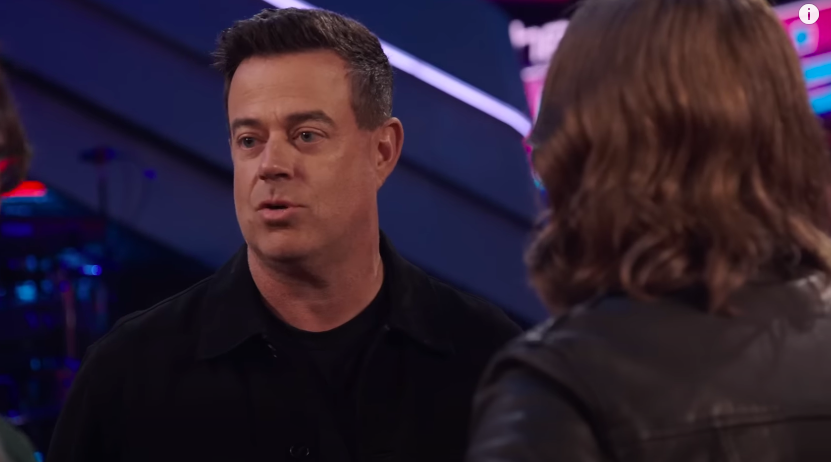 Carson Daly speaking to Ryan Mitchell and the contestant's family after the audition. | Source: YouTube/The Voice