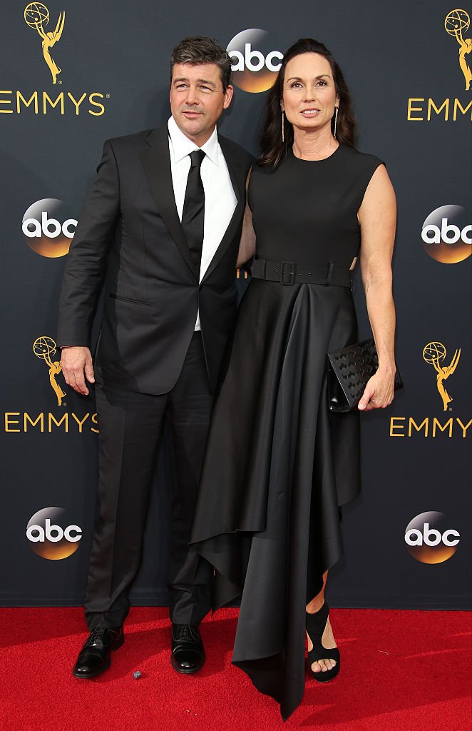  Kyle Chandler (L) and Kathryn Chandler attend the 68th Annual Primetime Emmy Awards at Microsoft Theater on September 18, 2016 | Photo: Getty Images