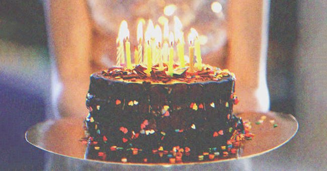 J'ai préparé un gâteau d'anniversaire au chocolat pour ma femme. | Photo : Shutterstock
