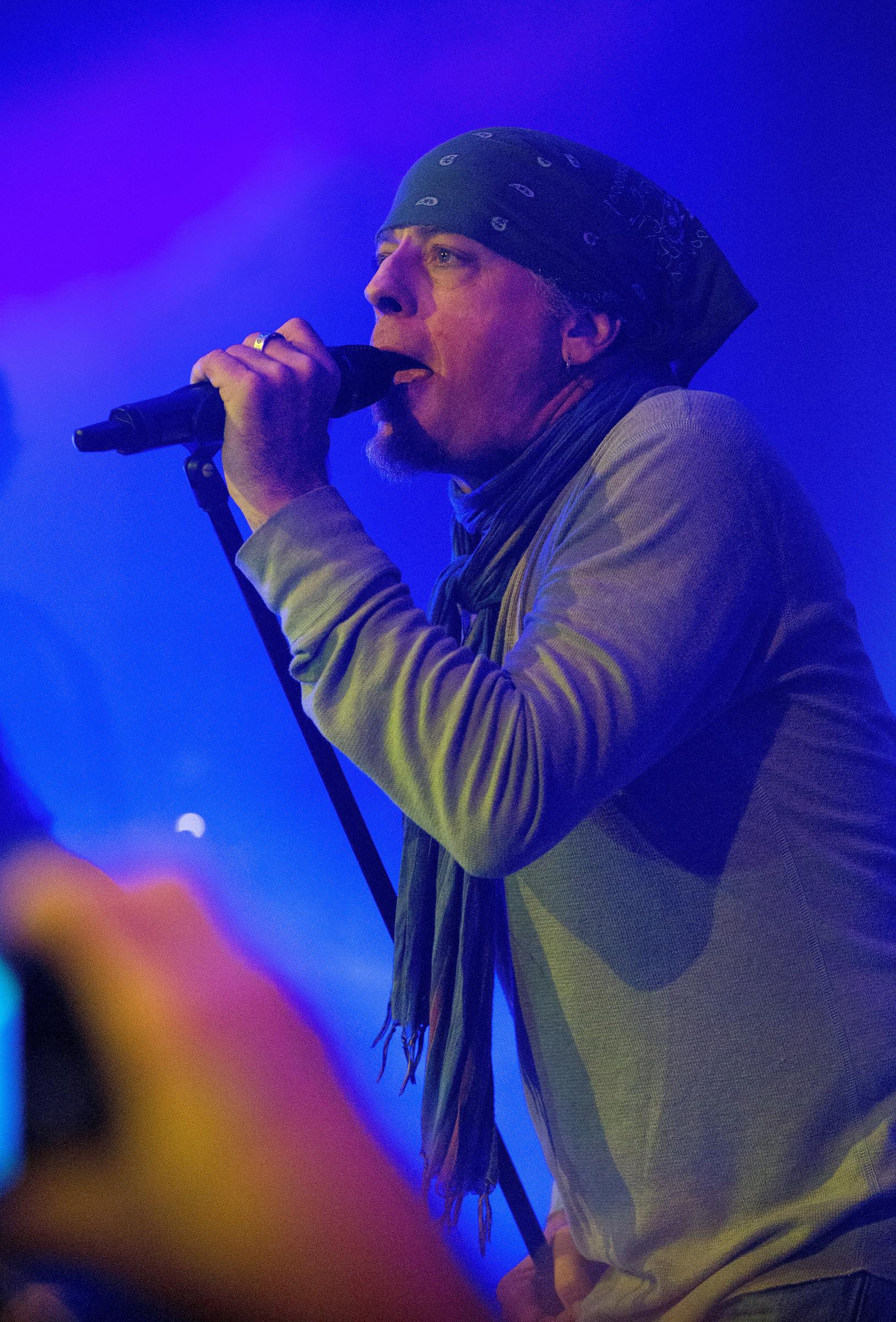 Leif Garrett performs live onstage at The Vogue on July 25, 2015, in Indianapolis, Indiana. | Source: Getty Images