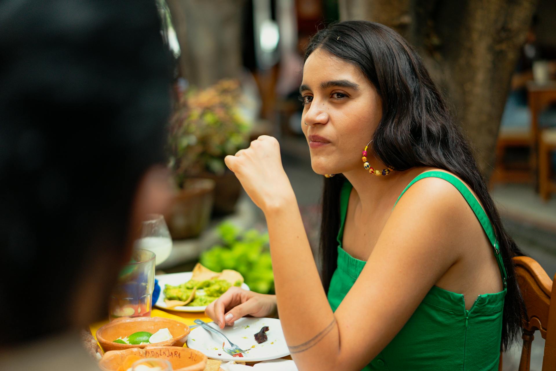 A woman talking to her friend | Source: Pexels