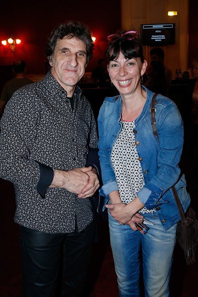 Gilles Benizio et Corinne Benizio au Théâtre de Paris le 11 mai 2015 à Paris, France. | Photo : Getty Images Gilles Benizio et Corinne Benizio au Théâtre de Paris le 11 mai 2015 à Paris, France. | Photo : Getty Images