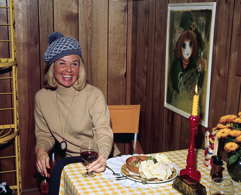 Actress Doris Day having lunch in Hollywood, California on February 25,1970. | Photo: Getty Images
