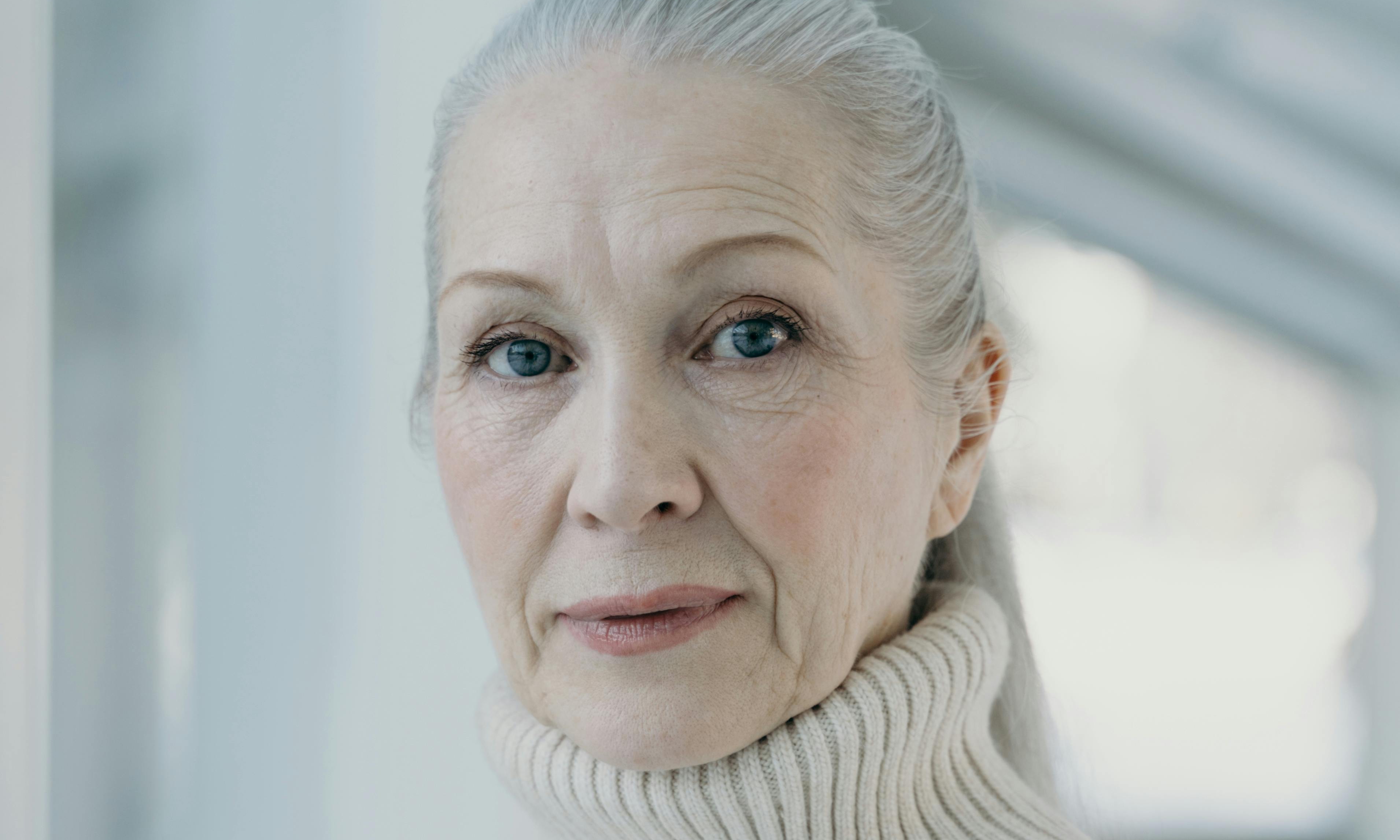 An elderly woman looking into the camera lens | Source: Pexels