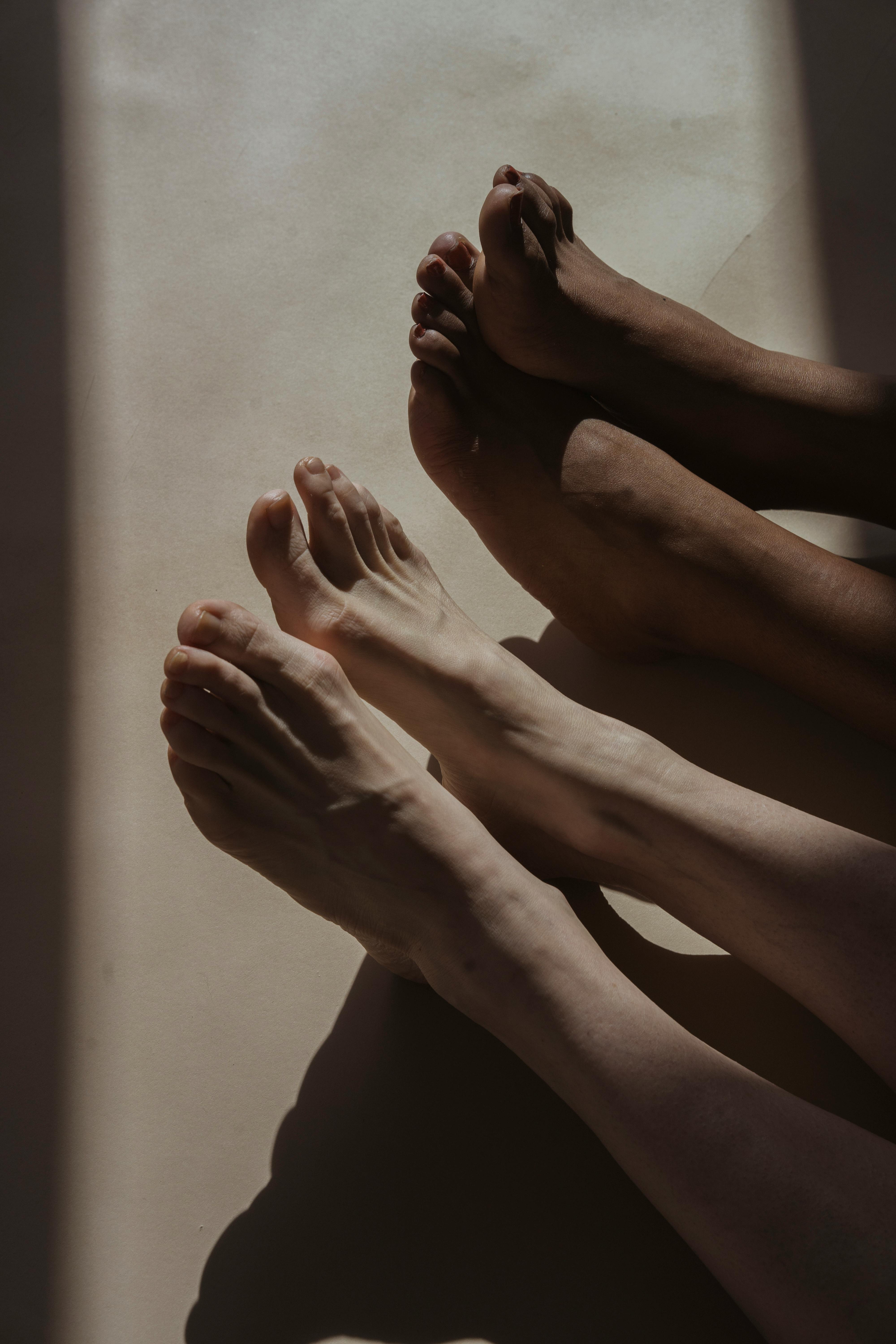 Two pairs of feet | Source: Pexels