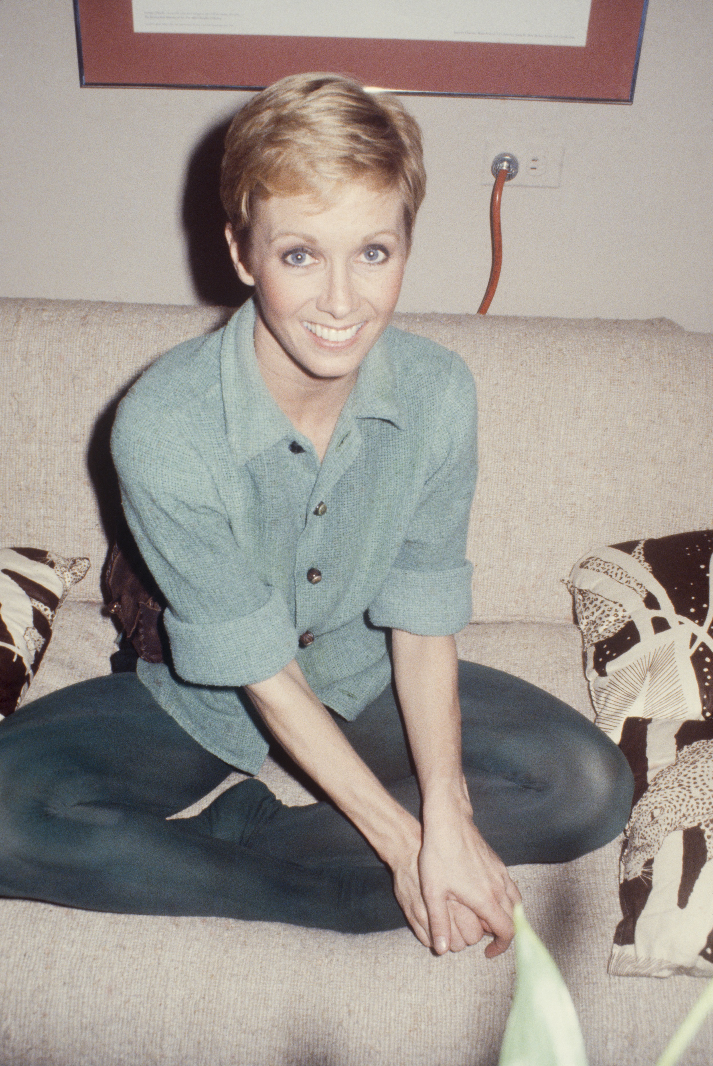 Sandy Duncan dressed as Peter Pan in her dressing room circa 1970, in New York | Source: Getty Images