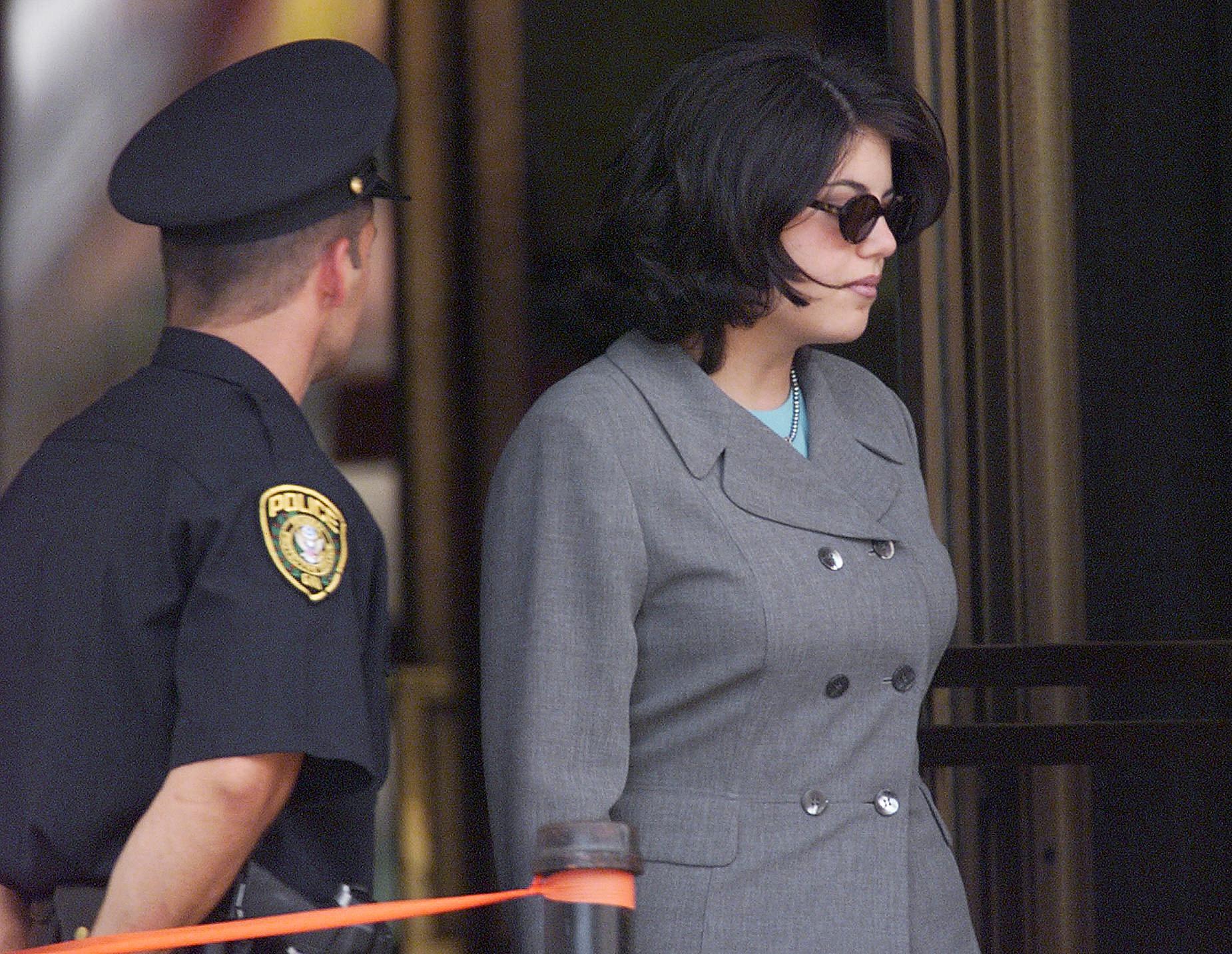 Monica Lewinsky (R) pictured leaving court on August 20, 1998 | Source: Getty Images