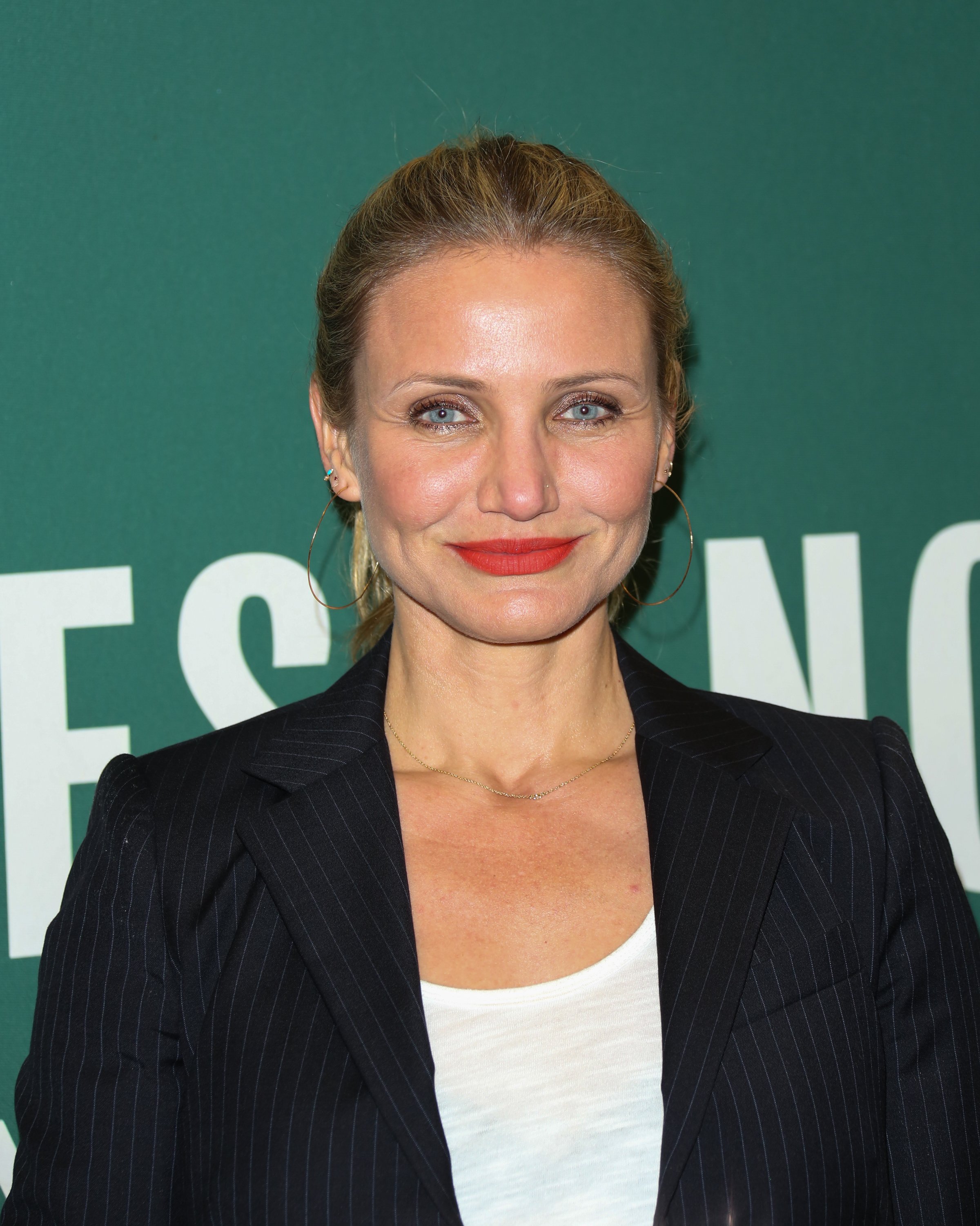 Cameron Diaz signierte Exemplare ihres neuen Buches "The Longevity Book: The Science Of Aging, The Biology Of Strength And The Privilege Of Time" bei Barnes & Noble im The Grove am 13. April 2016 in Los Angeles, Kalifornien. | Quelle: Getty Images