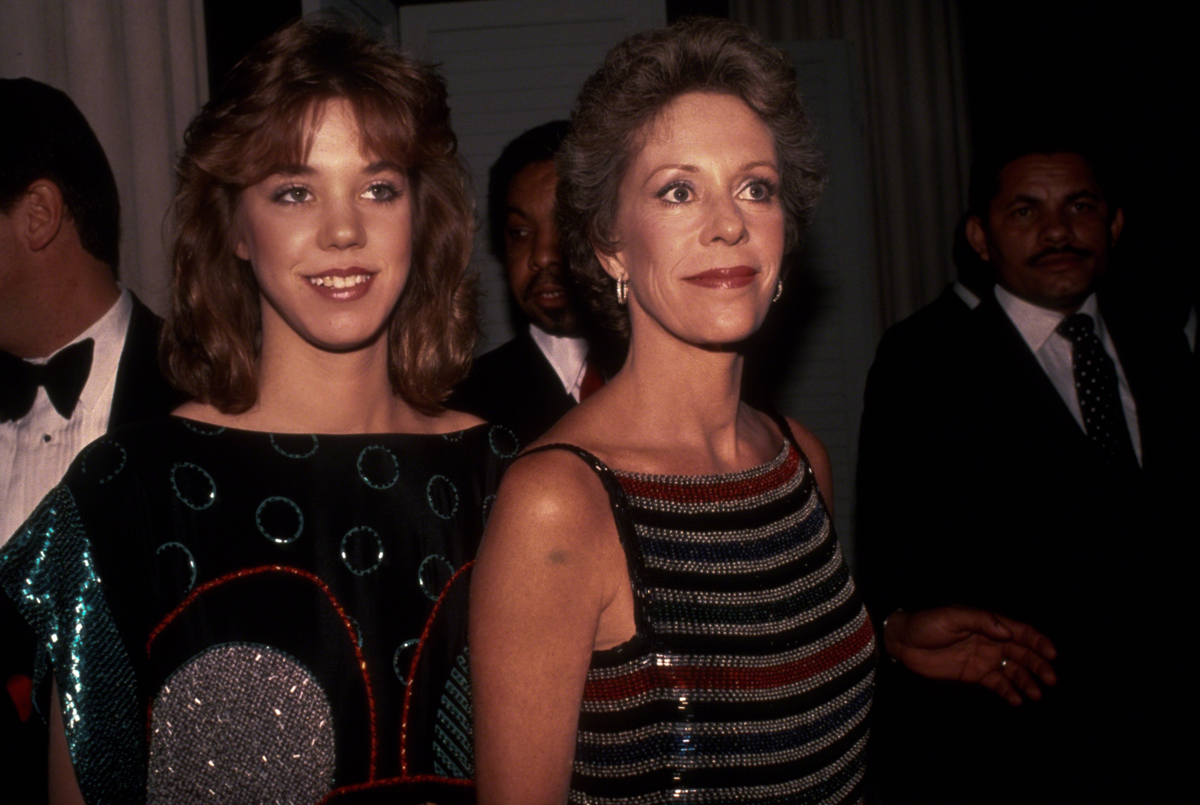 Actress Carol Burnett with her daughter Carrie Hamilton in 1983 in New York City | Photo: Getty Images