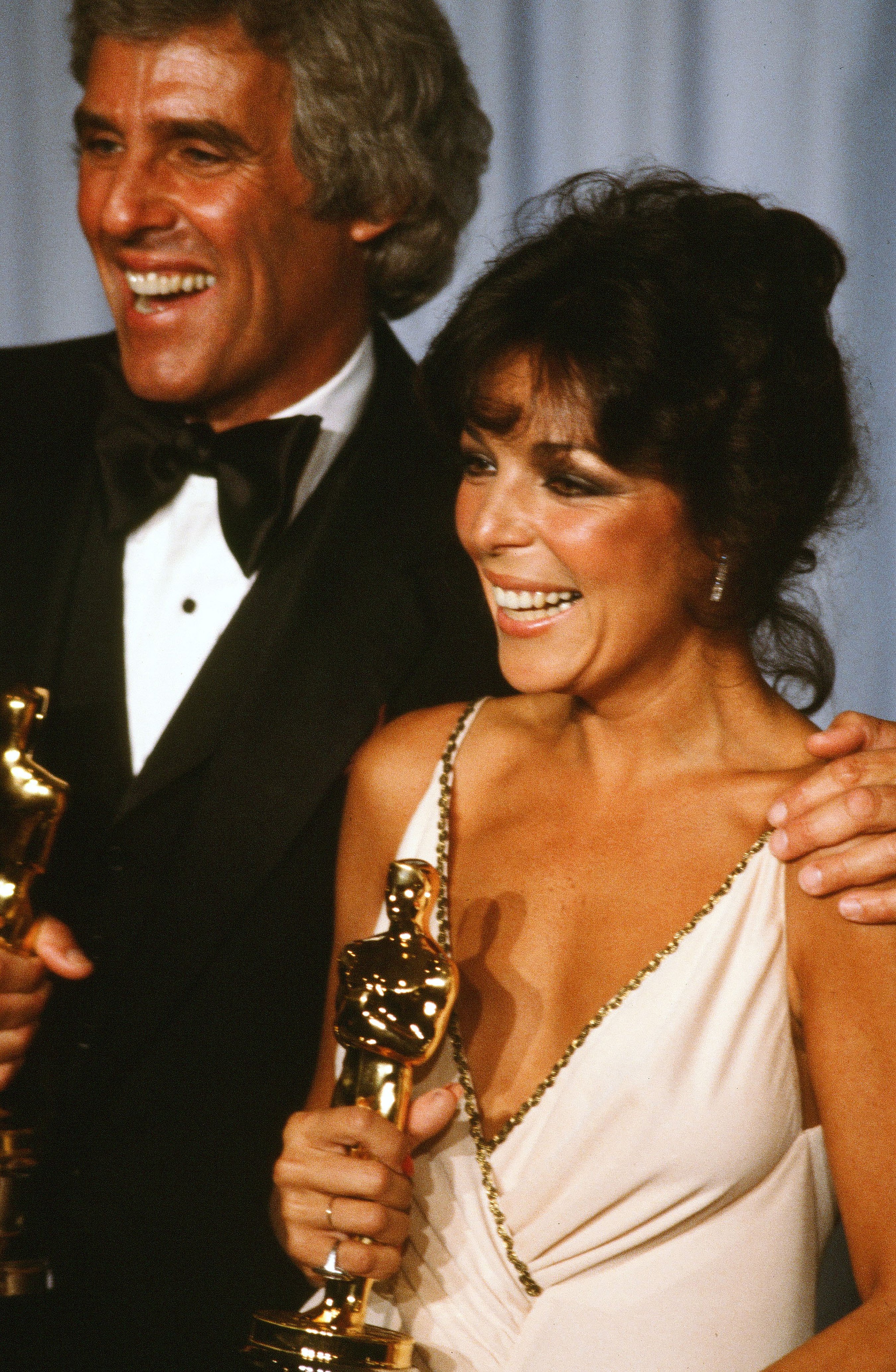 Composers Carole Bayer Sager and Burt Bacharach poses backstage after winning "Best Original Song" during the 54th Academy Awards on March 29, 1982, at Dorothy Chandler Pavilion in Los Angeles, California. | Source: Getty Images