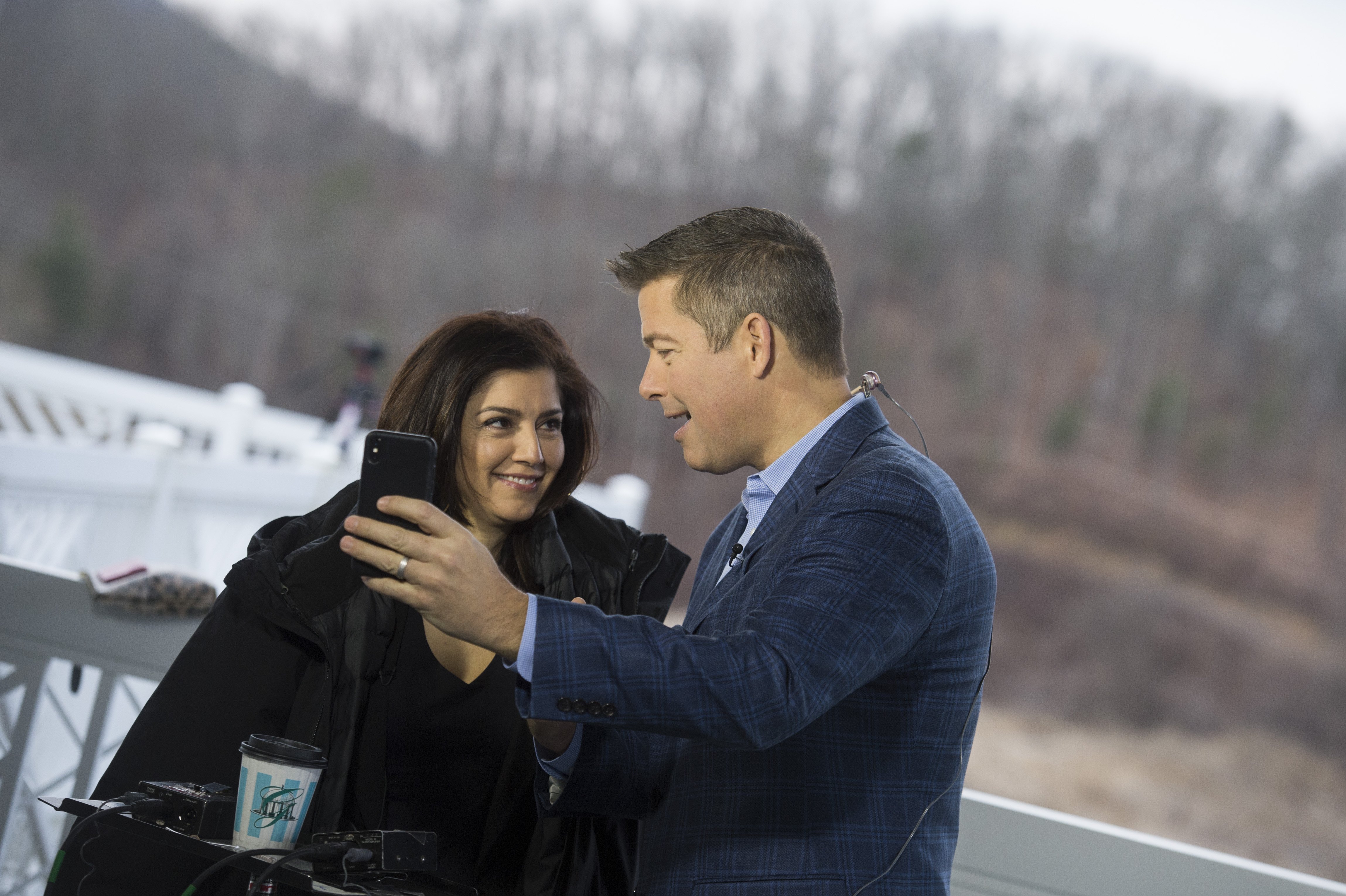 Rep. Sean Duffy, R-Wis., and his wife Rachel Campos-Duffy film a video at the media center during the House and Senate Republican retreat on February 1, 2018 |Photo: Getty Images